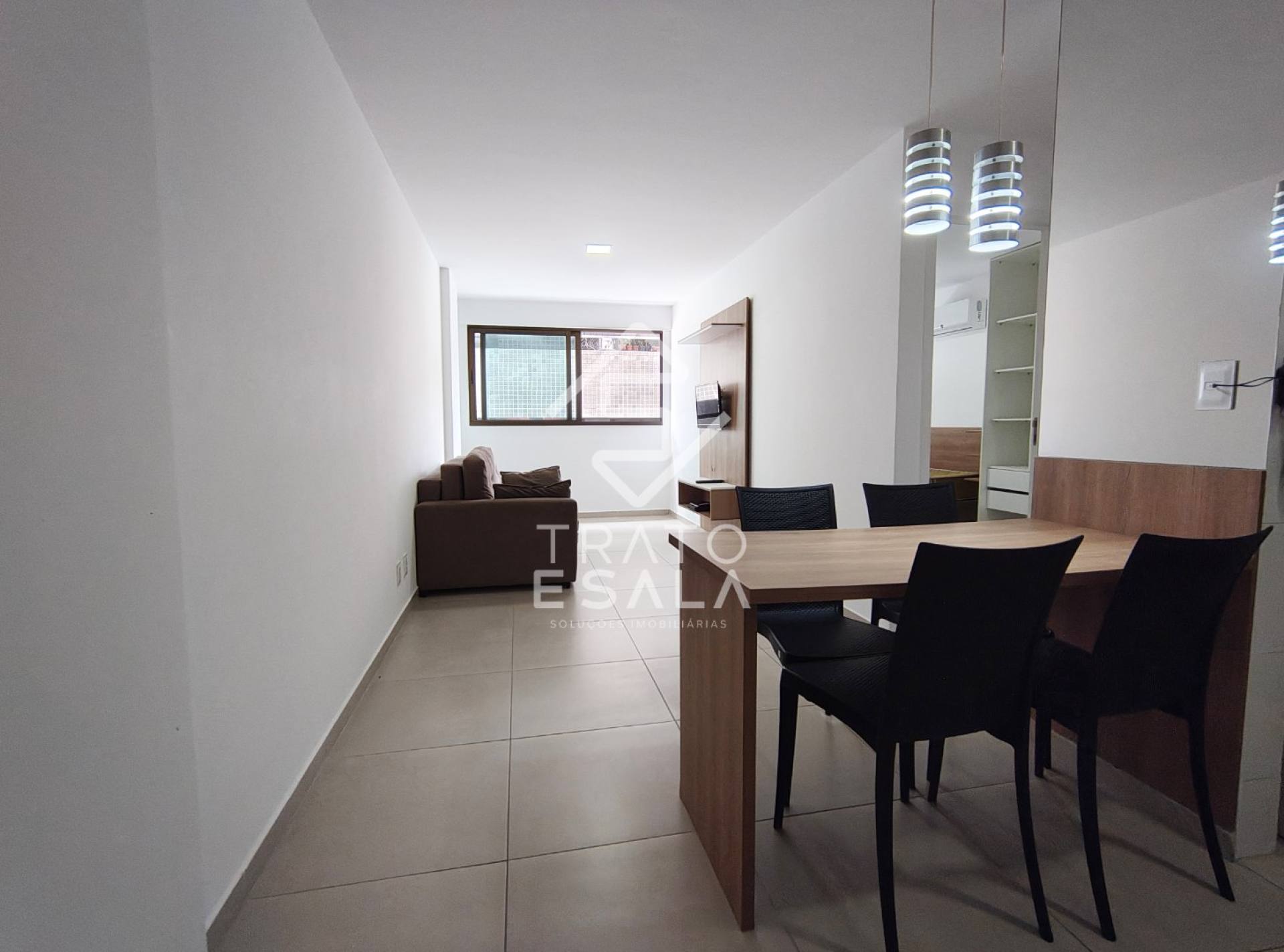 Quarto e sala prático e com excelente localização, próximo à orla da Ponta Verde