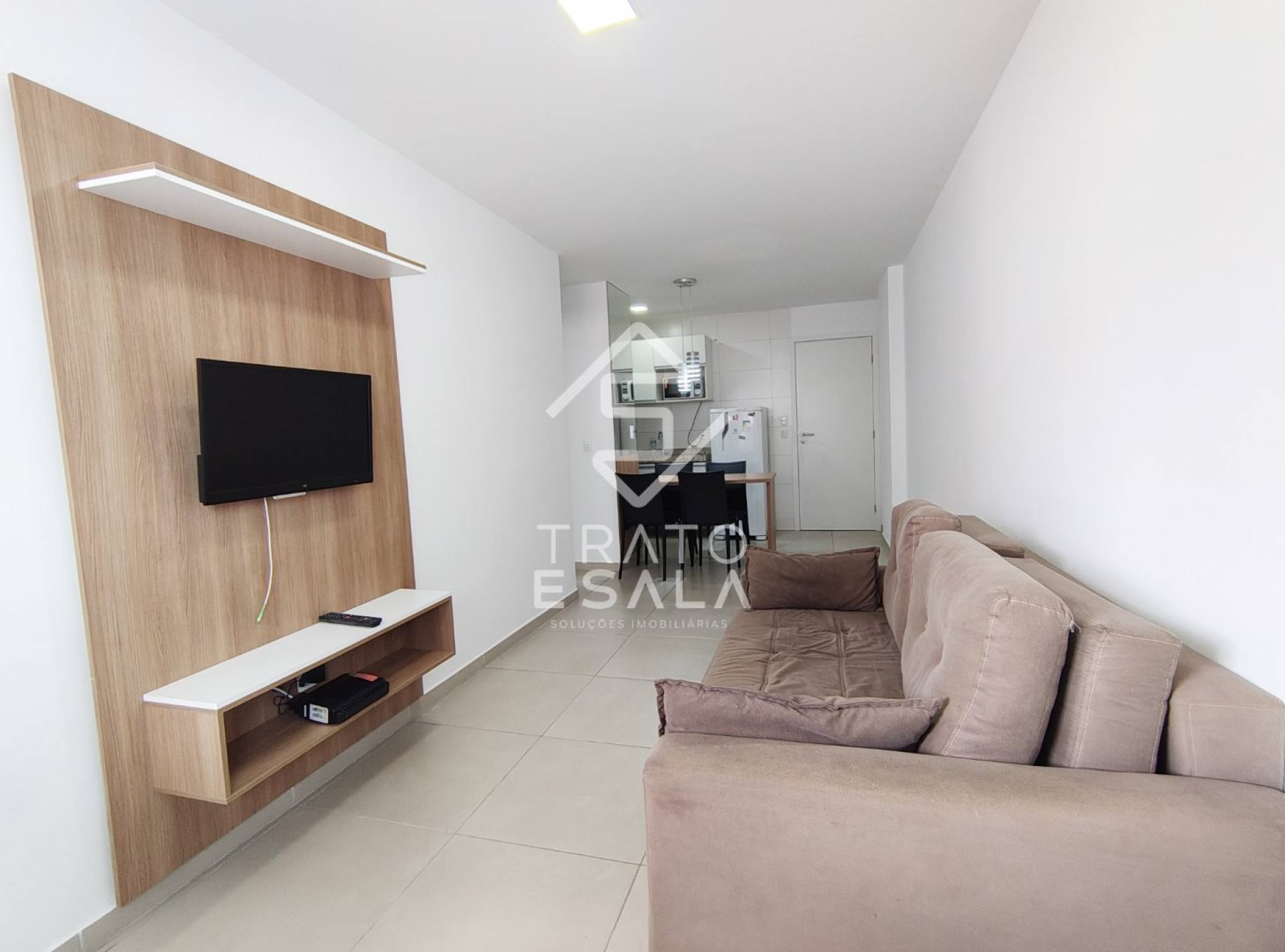 Quarto e sala prático e com excelente localização, próximo à orla da Ponta Verde