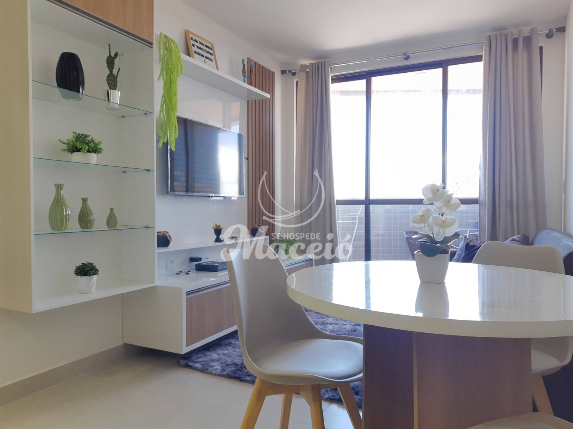 Apartamento quarto e sala excelente localização na Ponta Verde