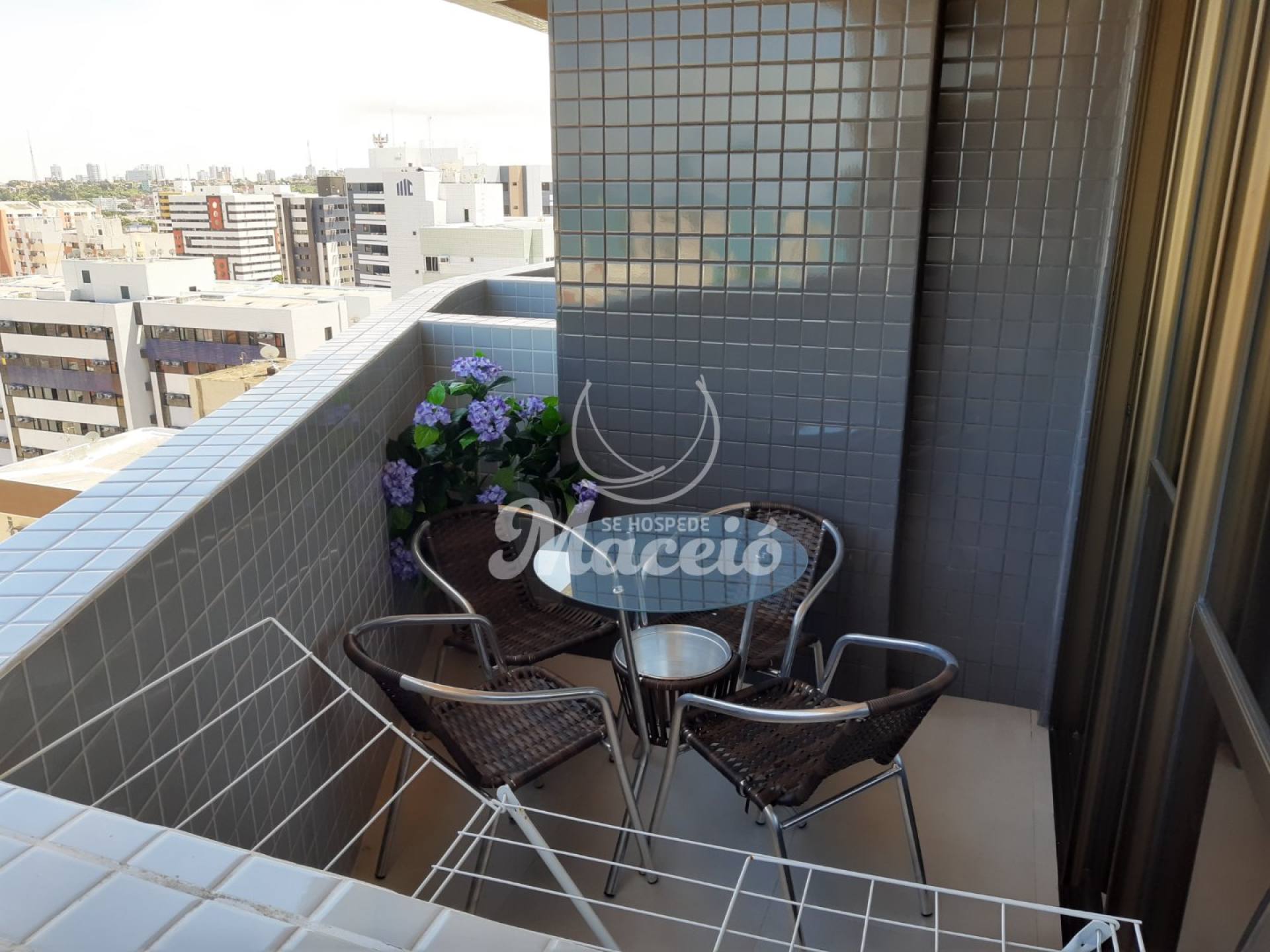 Apartamento quarto e sala excelente localização na Ponta Verde