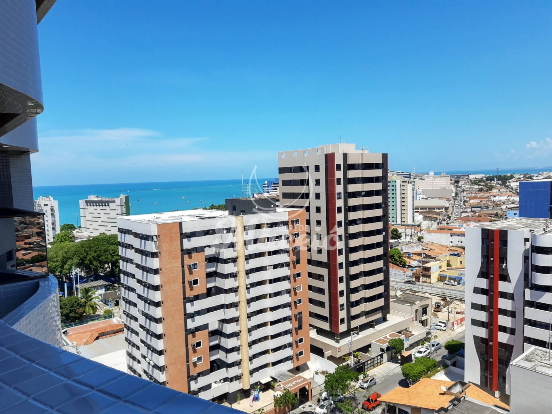 Apartamento quarto e sala excelente localização na Ponta Verde