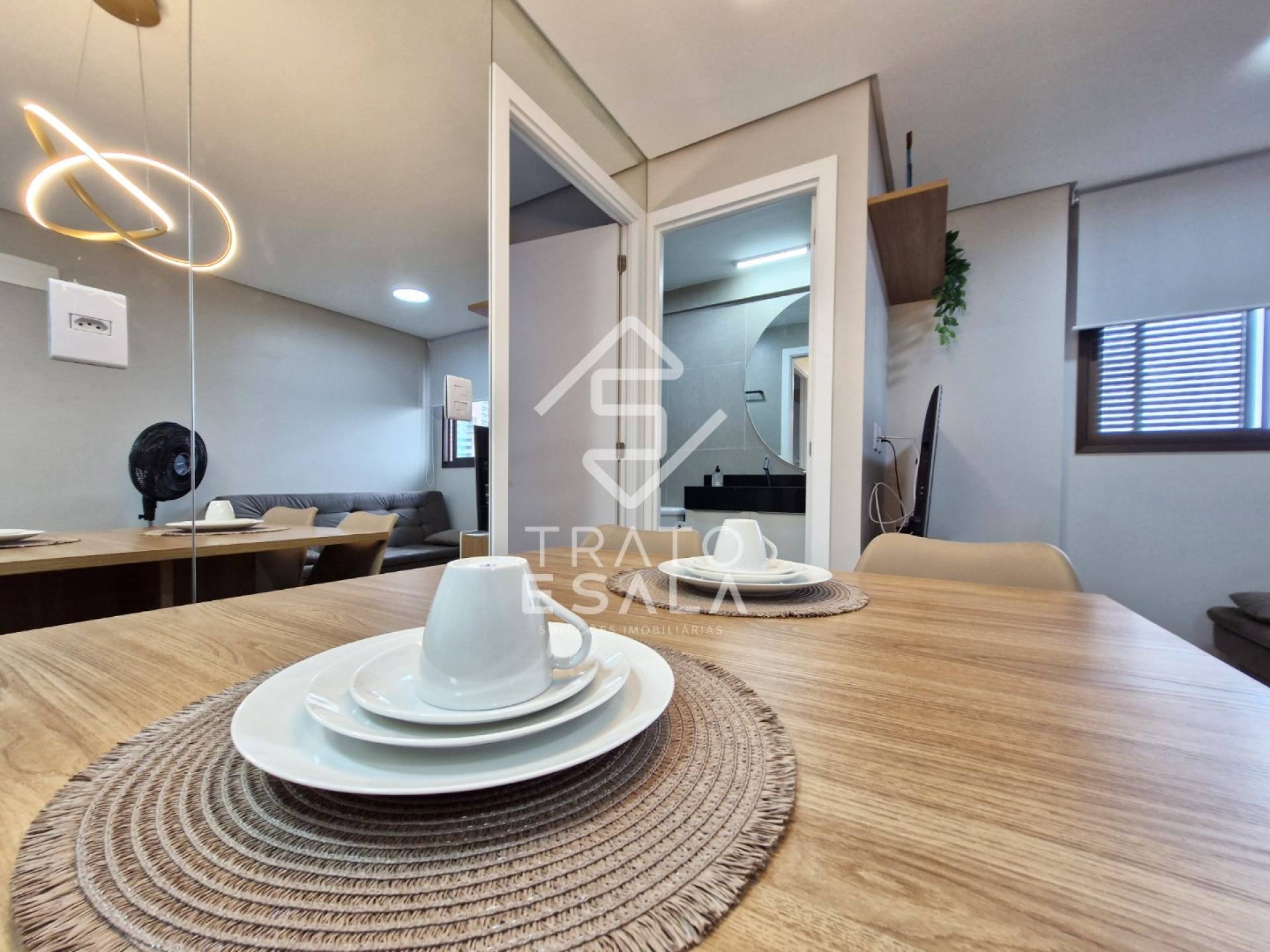 Quarto e sala novo e completo, uma quadra da praia, com incrível área de lazer
