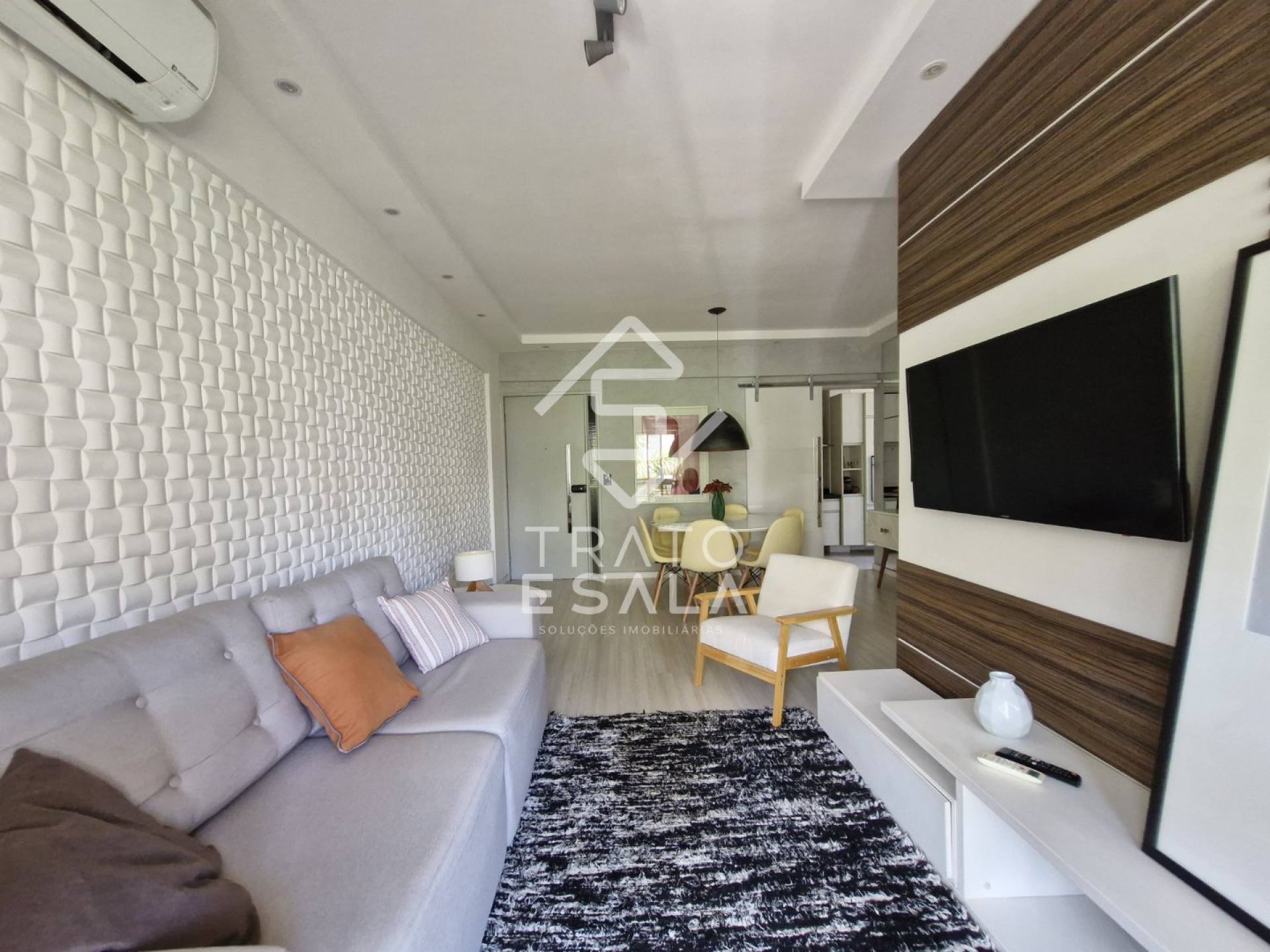 Três quartos sendo uma suíte, muito bem localizado