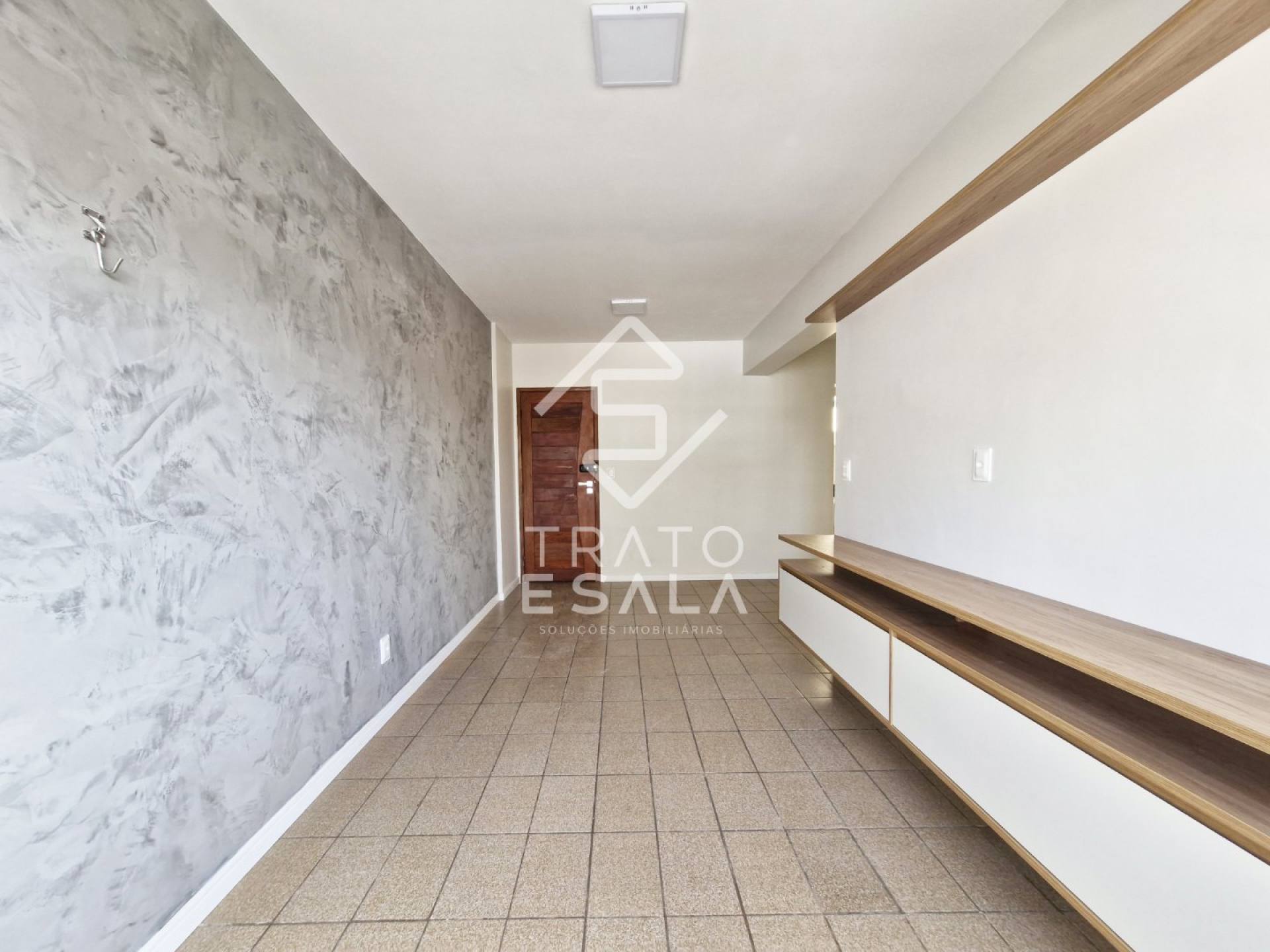 Três quartos, semi mobiliado, no coração da Jatiúca