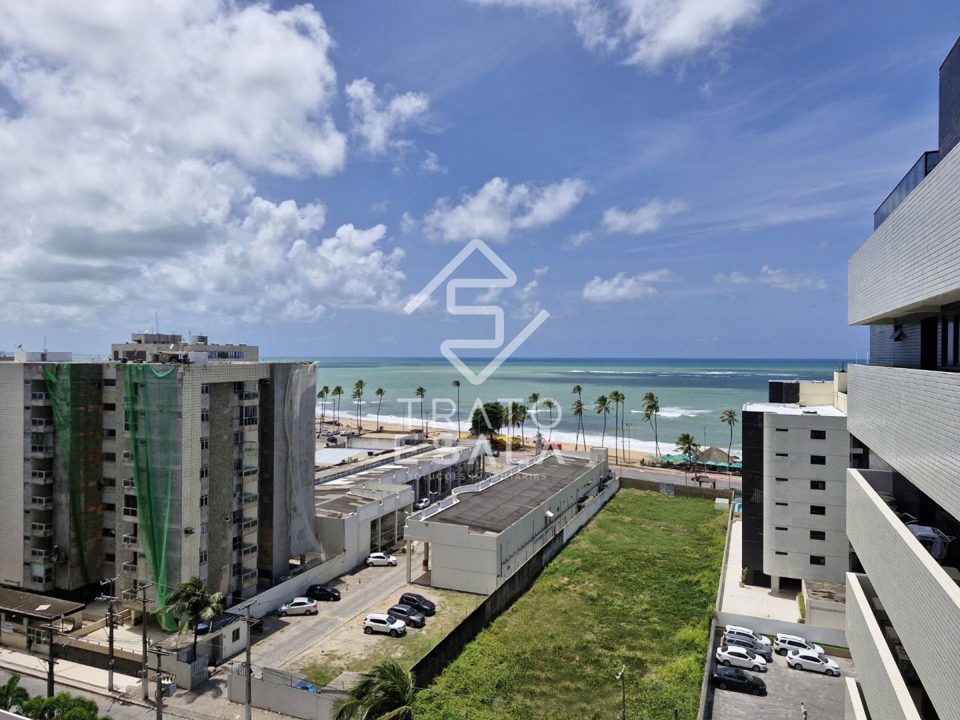 Suíte/sala uma quadra da praia, com uma vista paradisíaca.