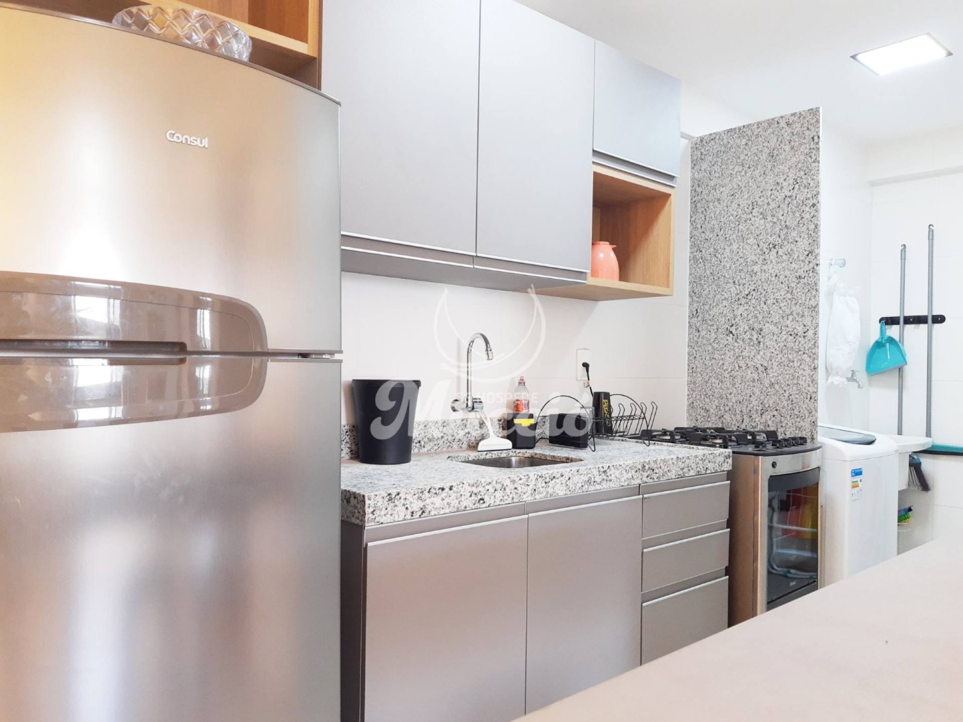 Quarto e sala mobiliado e à poucos metros da orla e do Corredor Vera Arruda