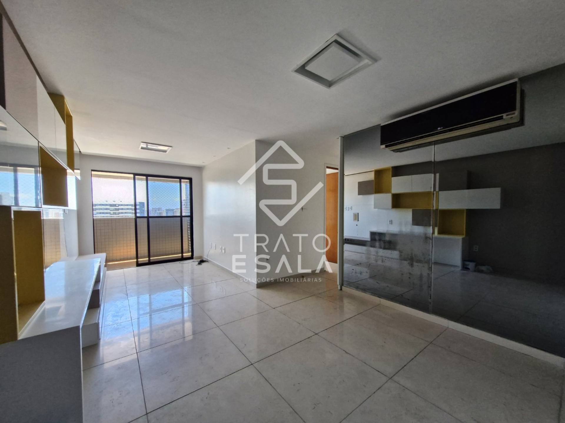 Três quartos, amplo, semi mobiliado, na Jatiúca