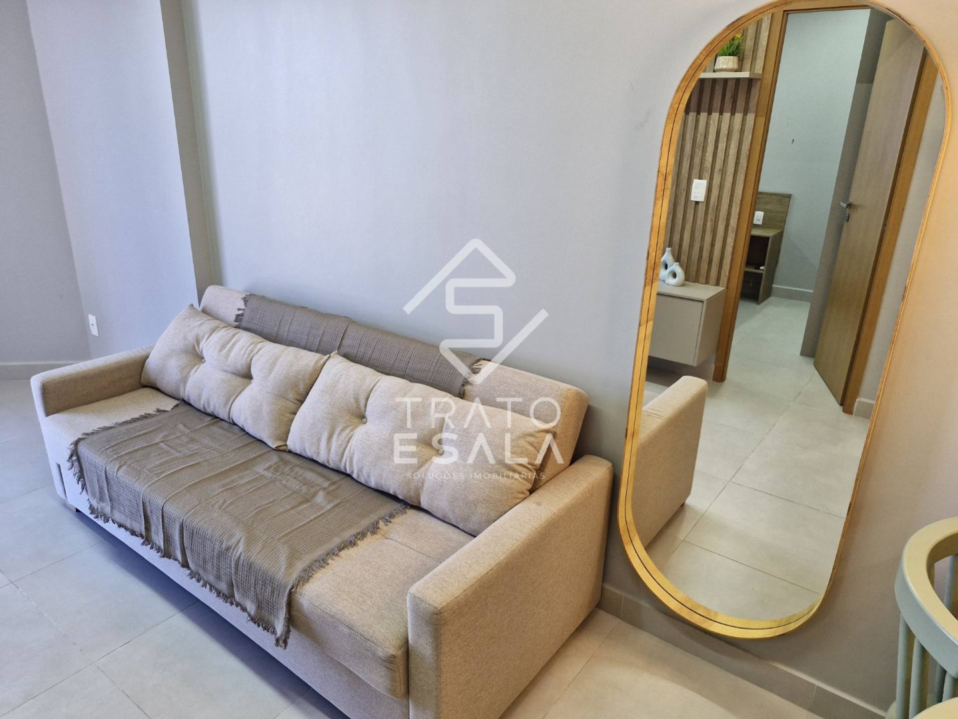 Quarto e sala novo e decorado, 2 quadras do mar e incrível área de lazer