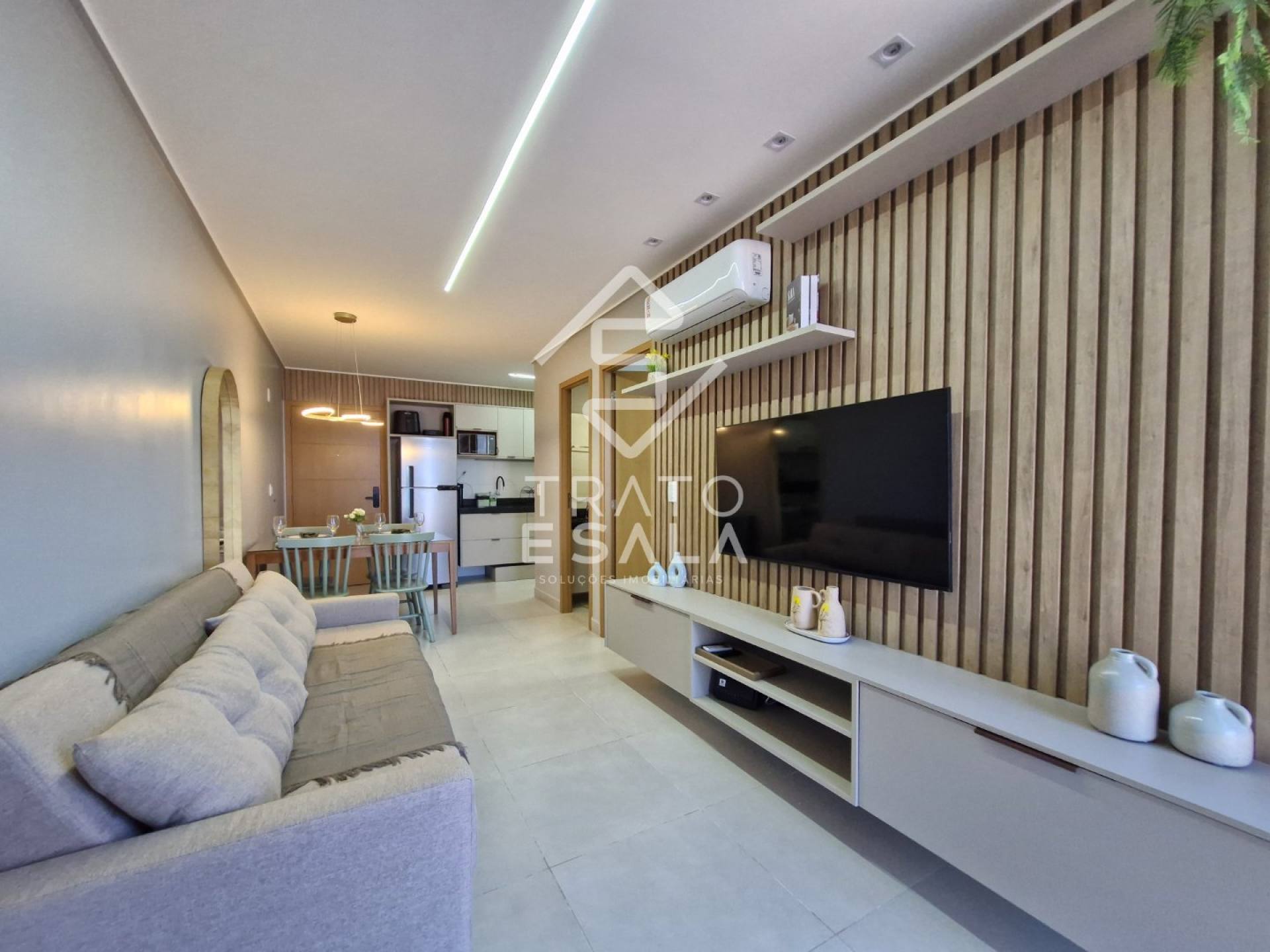 Quarto e sala novo e decorado, 2 quadras do mar e incrível área de lazer