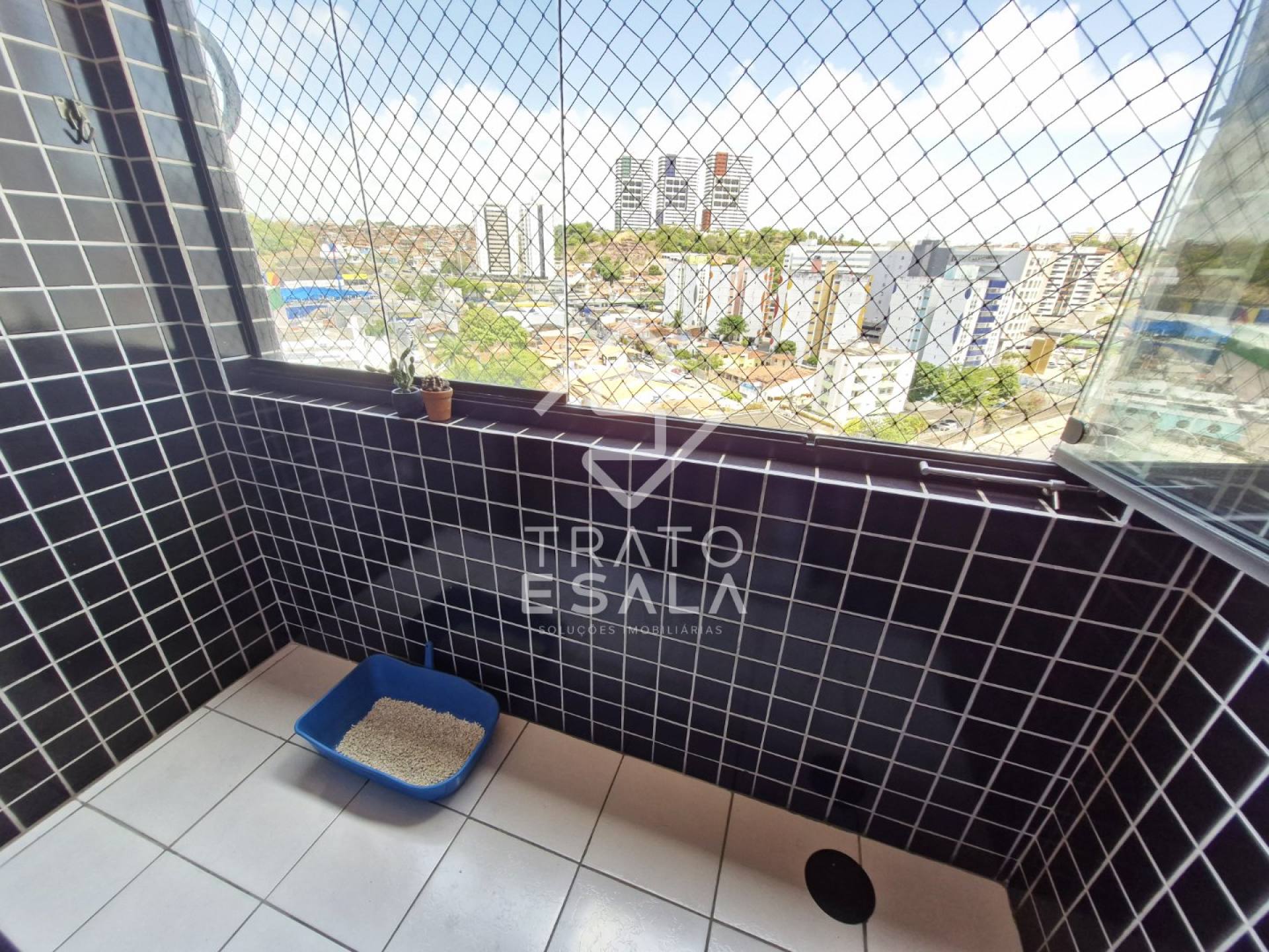 Apartamento com 3 quartos, sendo 1 suíte no bairro Jatiúca próximo ao Maceió Shopping