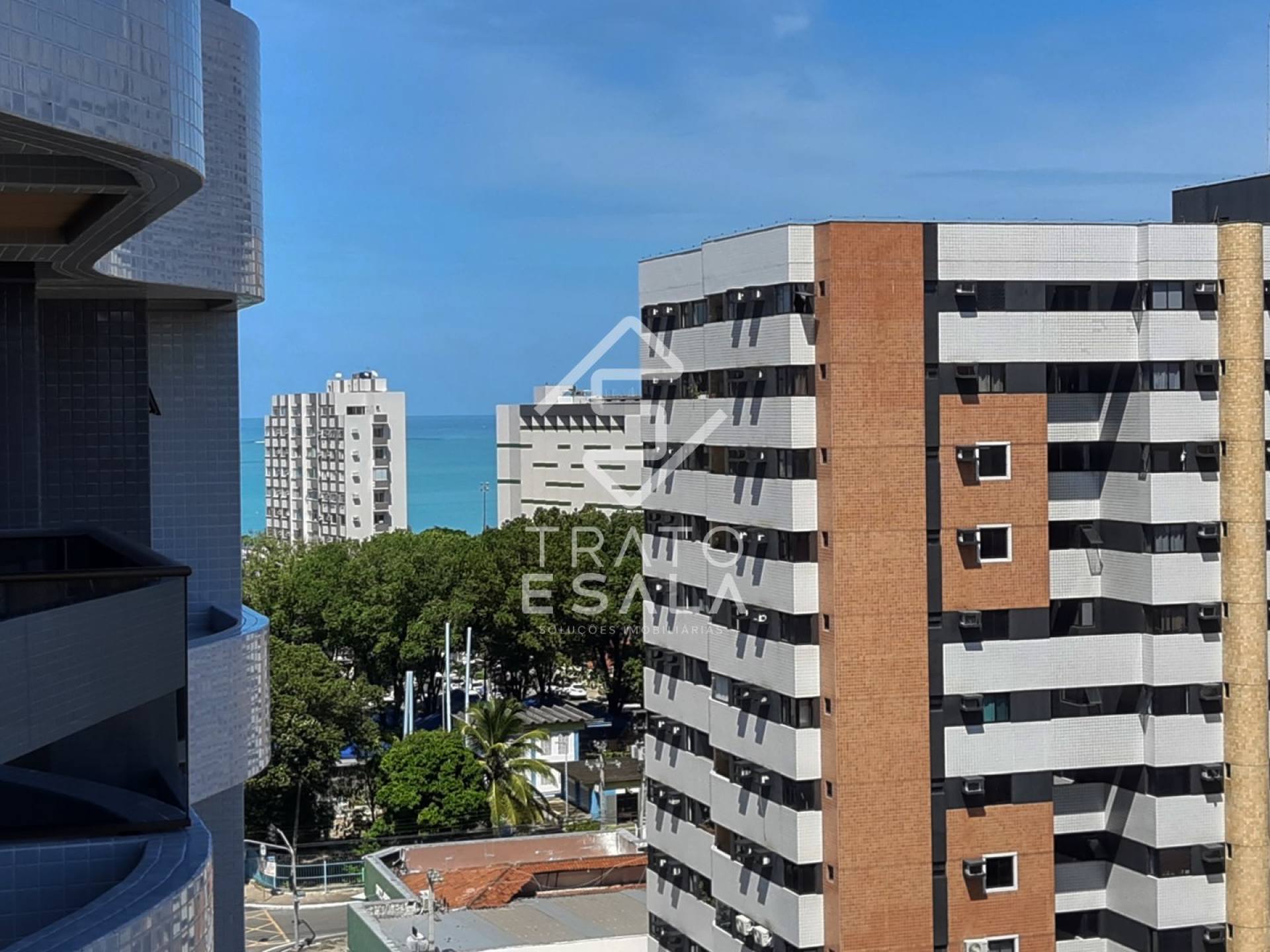 Quarto e sala, mobiliado com ótima localização, área de lazer