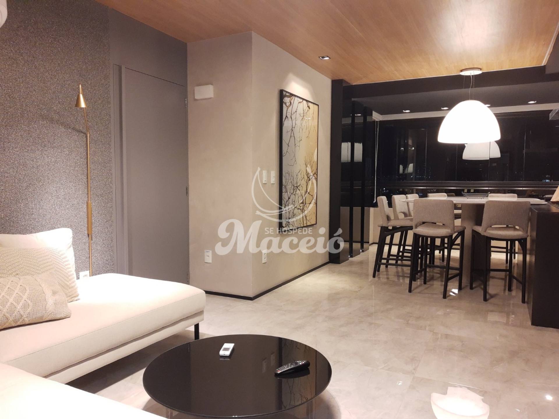 Três quartos mobiliado e incrivelmente luxuoso, na Ponta Verde