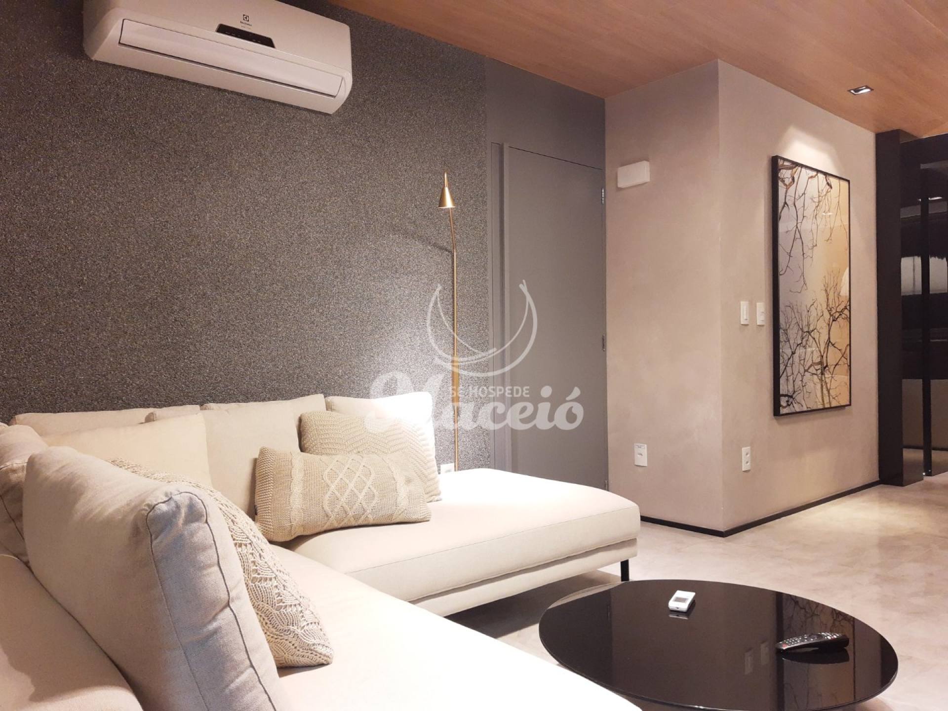 Três quartos mobiliado e incrivelmente luxuoso, na Ponta Verde