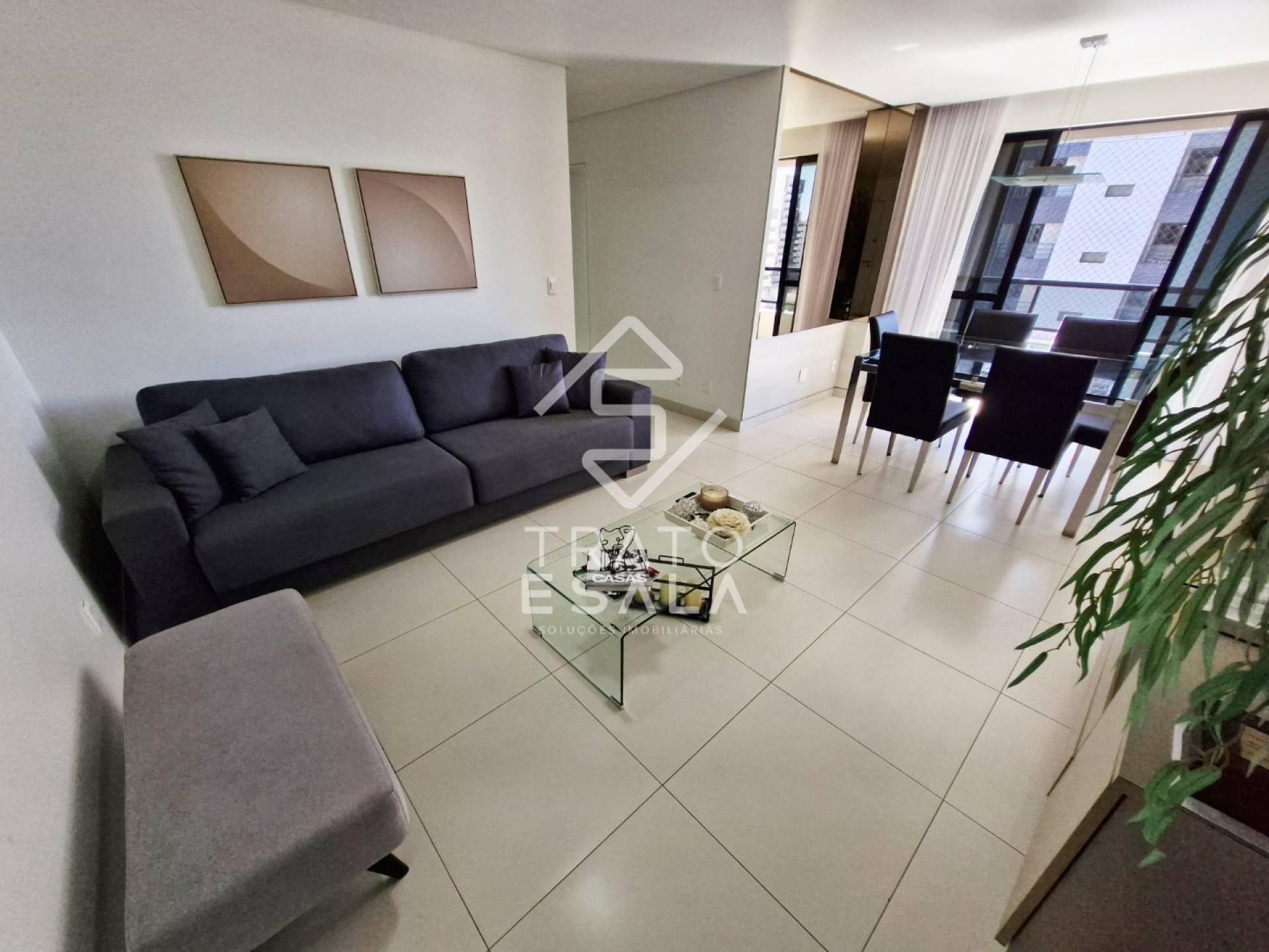 Três quartos, 1 suíte + 1 reversível na Ponta Verde