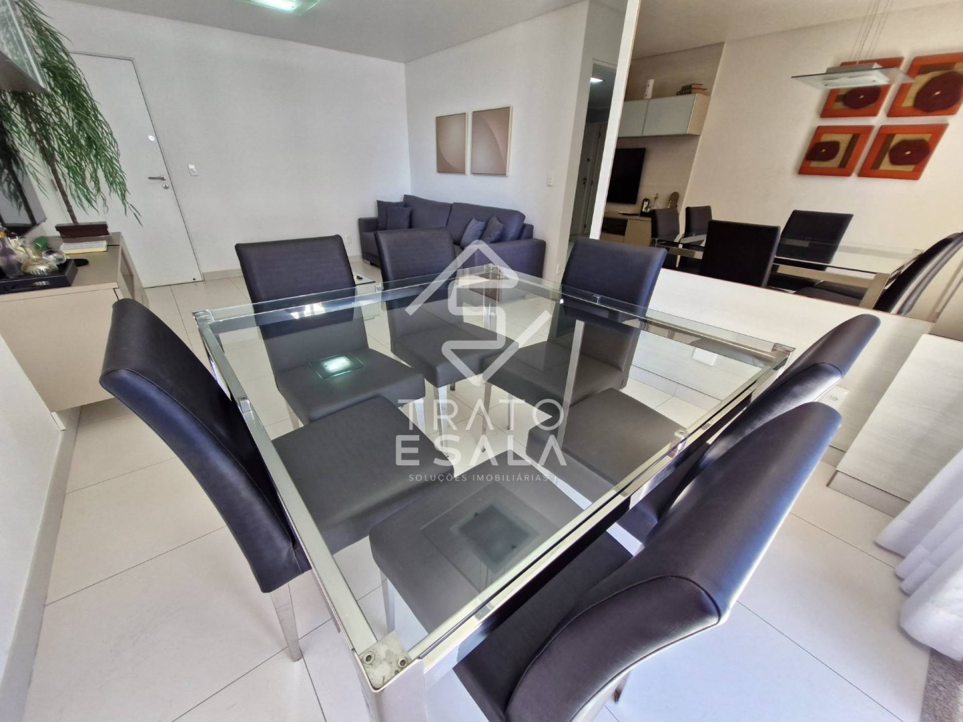 Três quartos, 1 suíte + 1 reversível na Ponta Verde