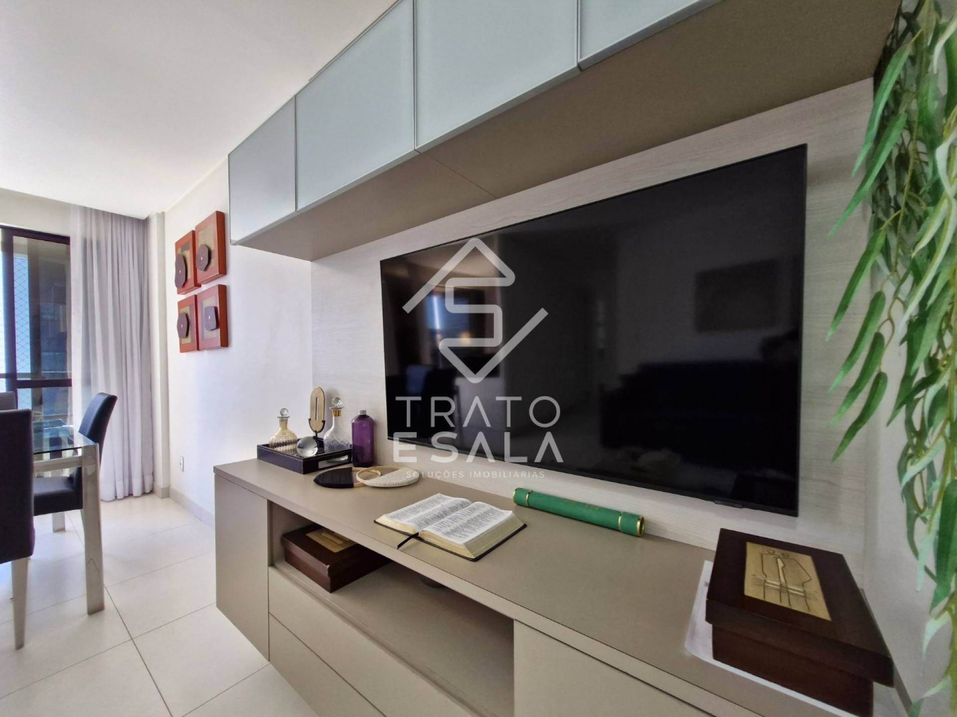 Três quartos, 1 suíte + 1 reversível na Ponta Verde