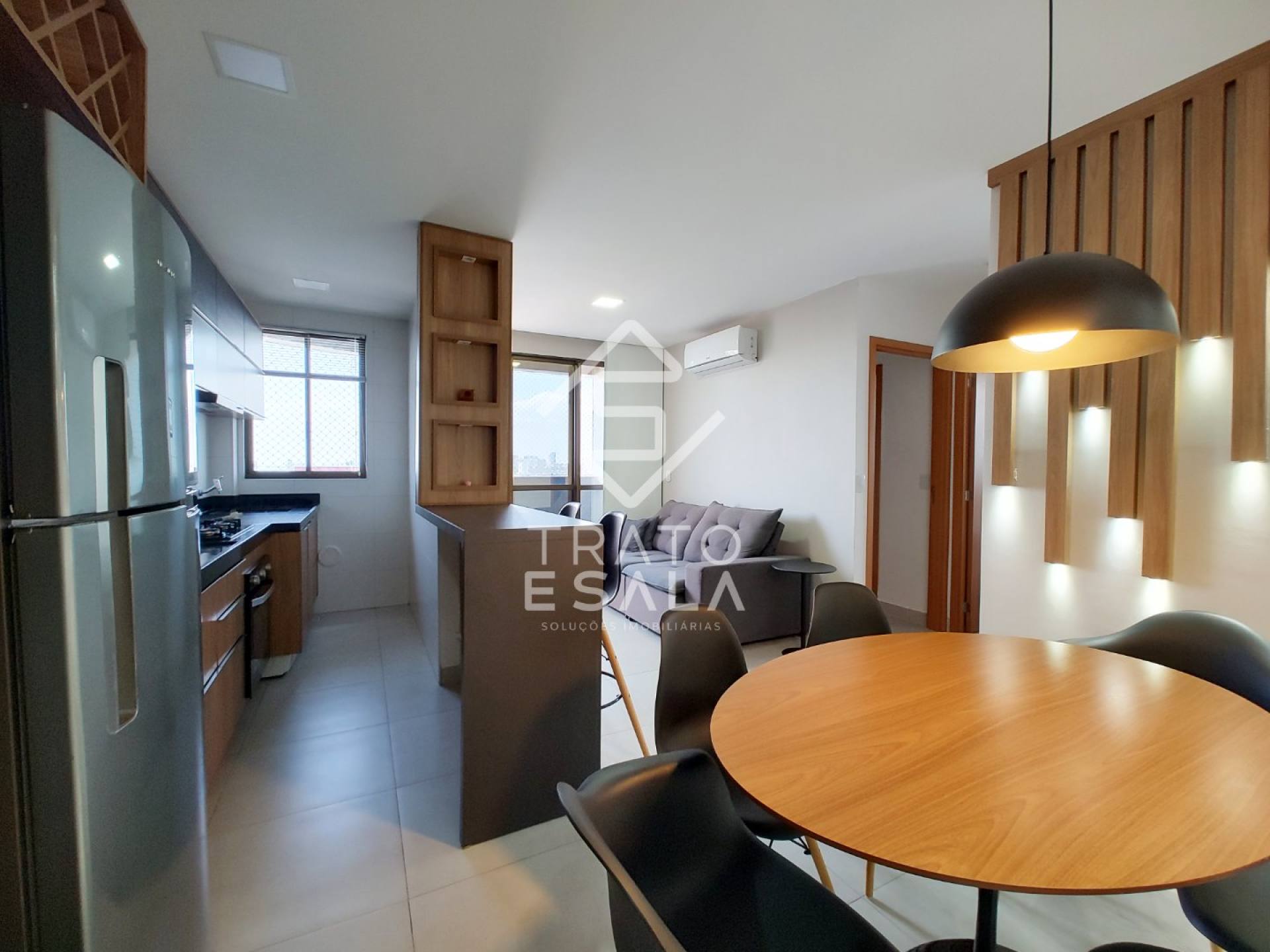 Dois quartos sendo 1 suíte completo e decorado, próximo às orlas de Ponta Verde e Pajuçara