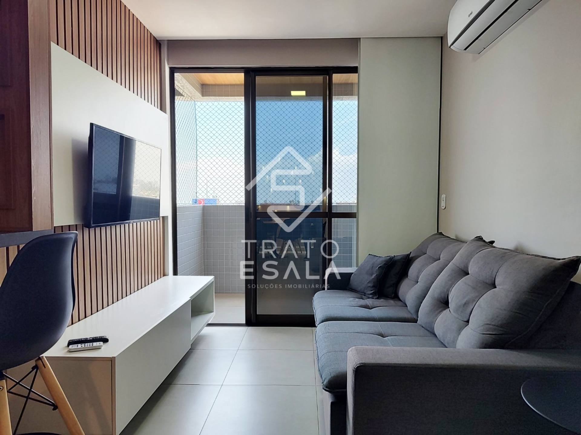 Dois quartos sendo 1 suíte completo e decorado, próximo às orlas de Ponta Verde e Pajuçara