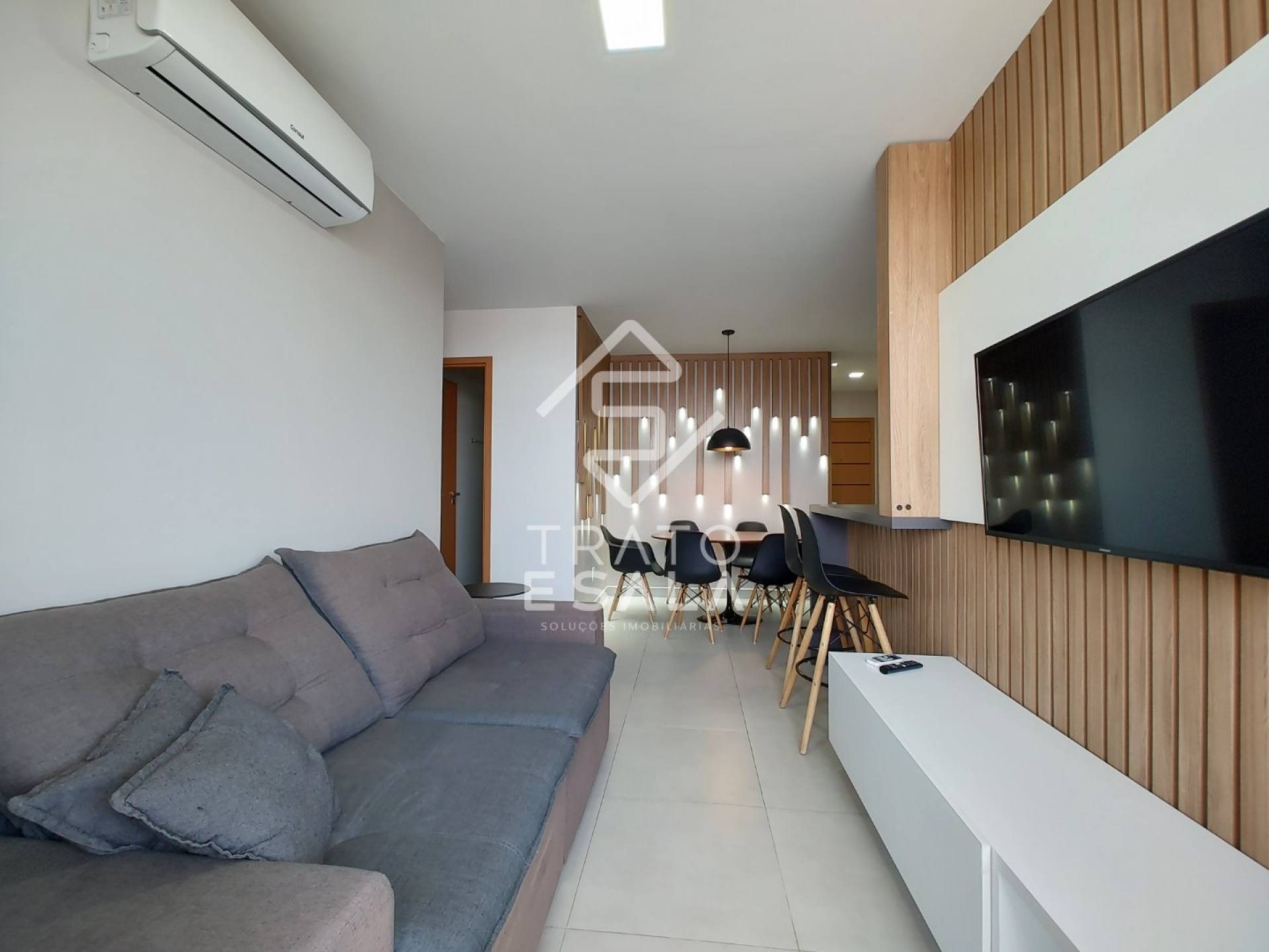 Dois quartos sendo 1 suíte completo e decorado, próximo às orlas de Ponta Verde e Pajuçara