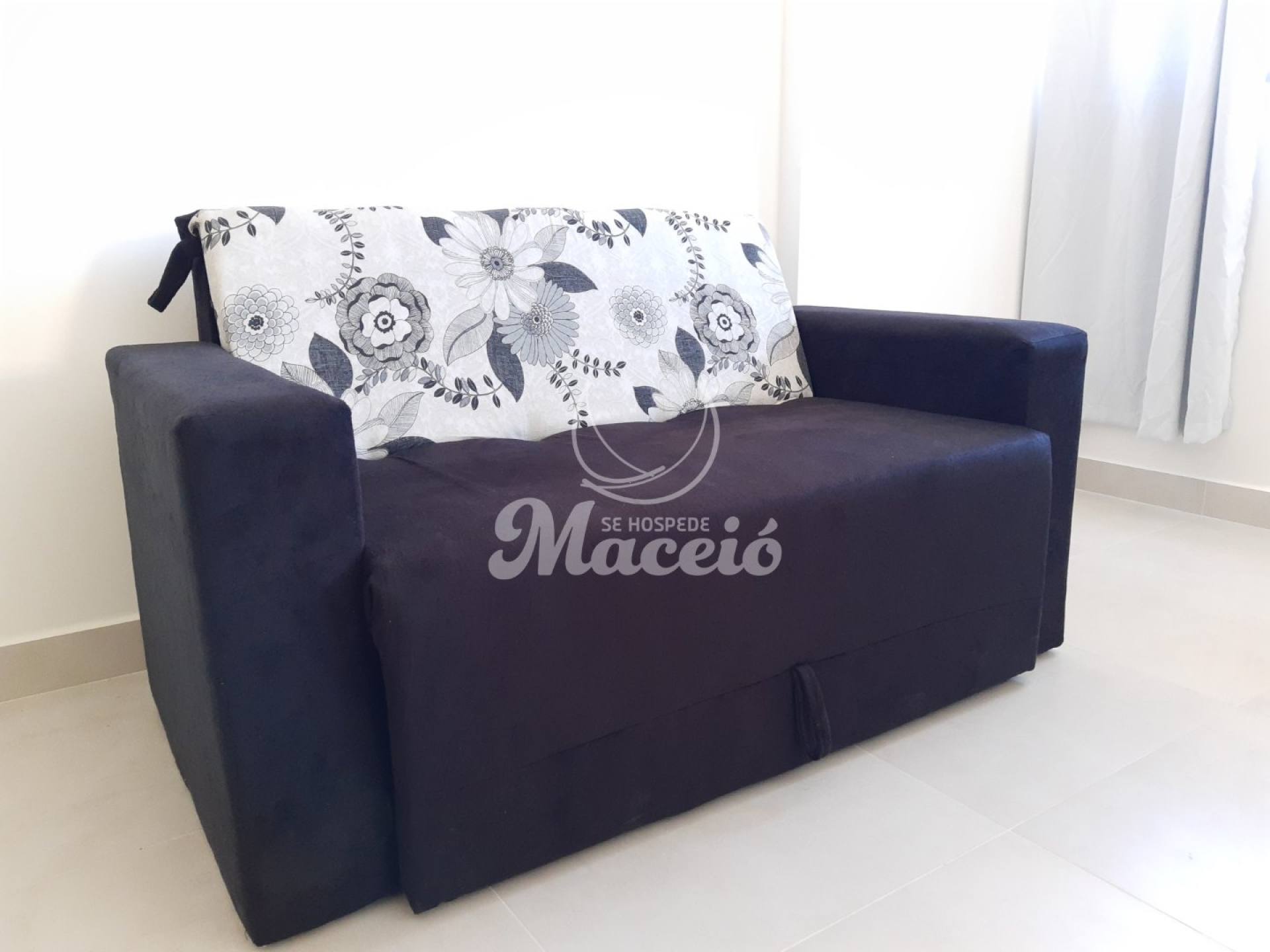 Studio decorado e completo, na Ponta Verde