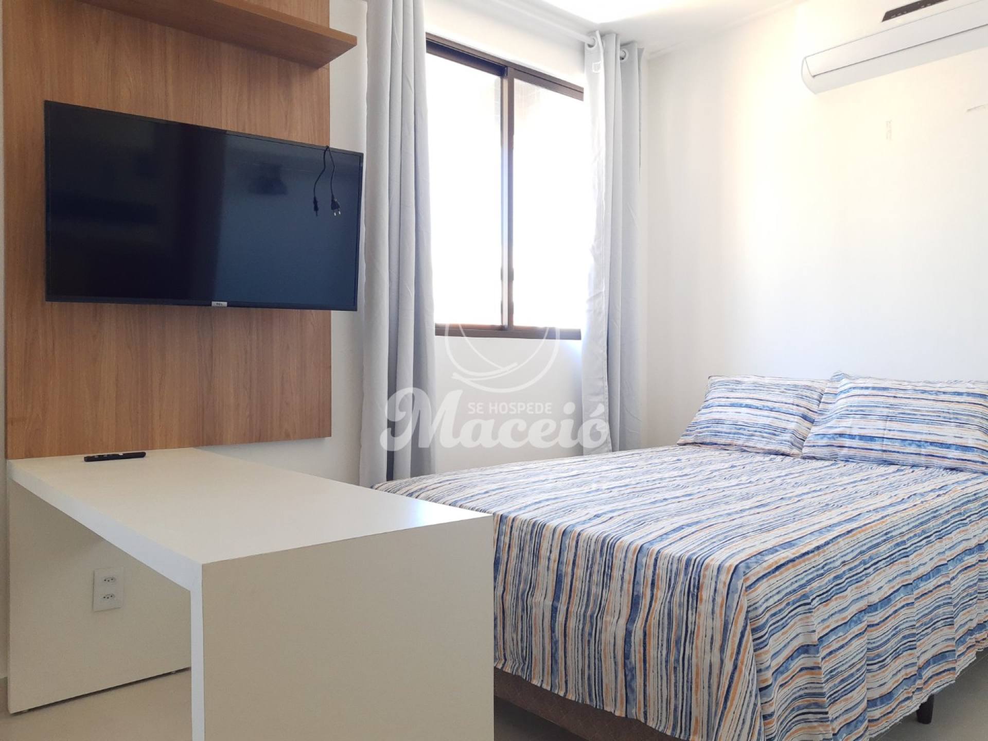 Studio decorado e completo, na Ponta Verde