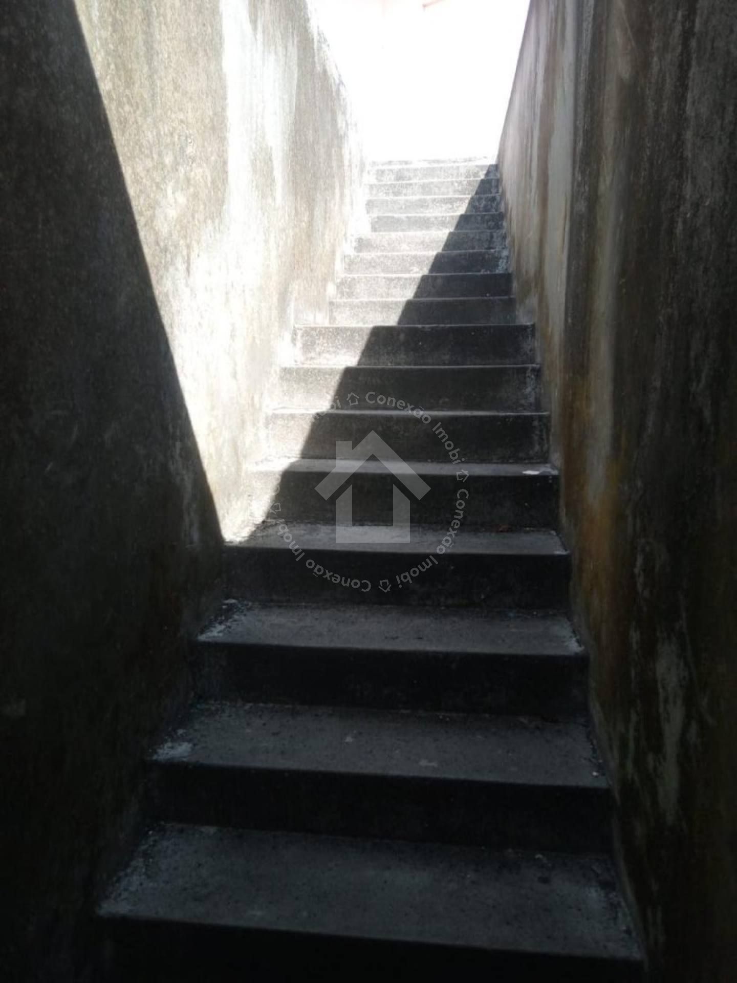 Galpão/ Casa/ Garagem