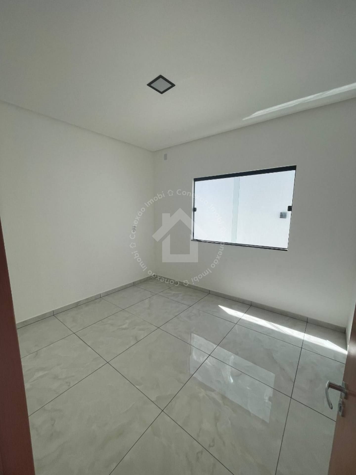 CASA NOVA LUAR DA BARRA 1