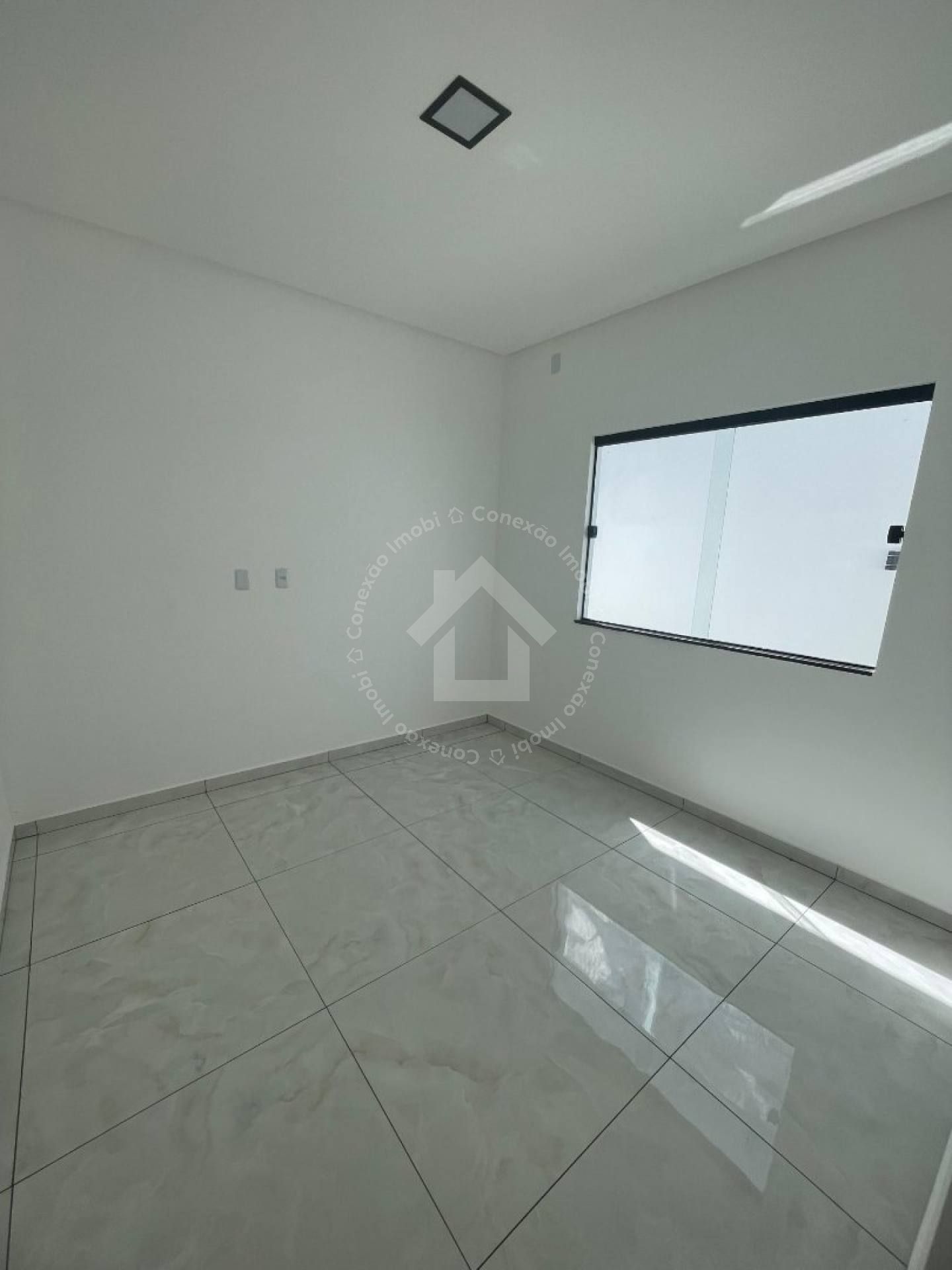 CASA NOVA LUAR DA BARRA 1