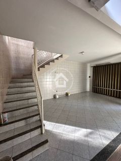 Casa de Esquina no Bairro Aeroporto