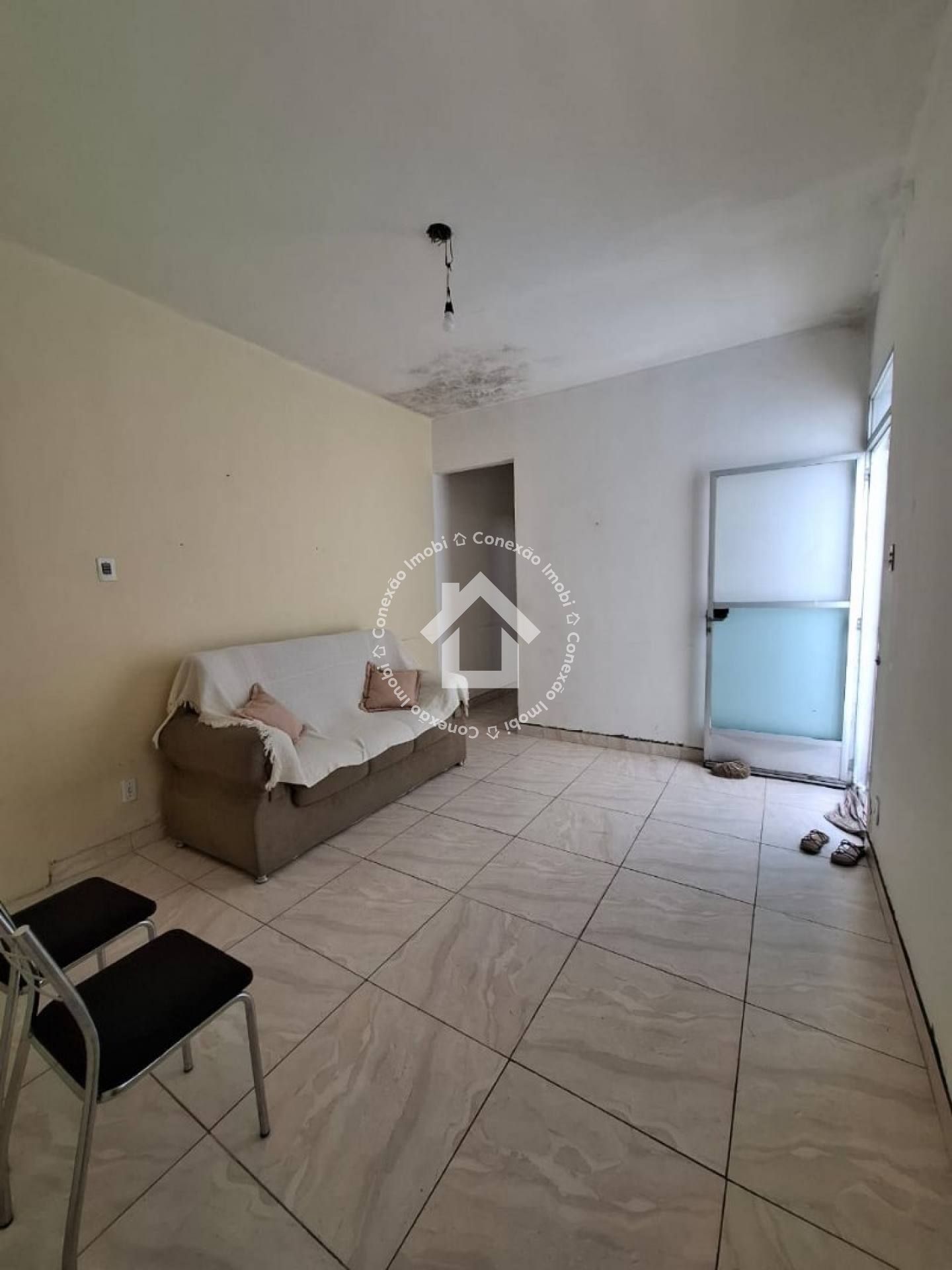 OPORTUNIDADE! Casa à venda no bairro Suíça | 3 Quartos, sendo 1 suíte, dependência de empregada, área de serviço, 02 banheiros, garagem pra 4 carros e Quintal Enorme