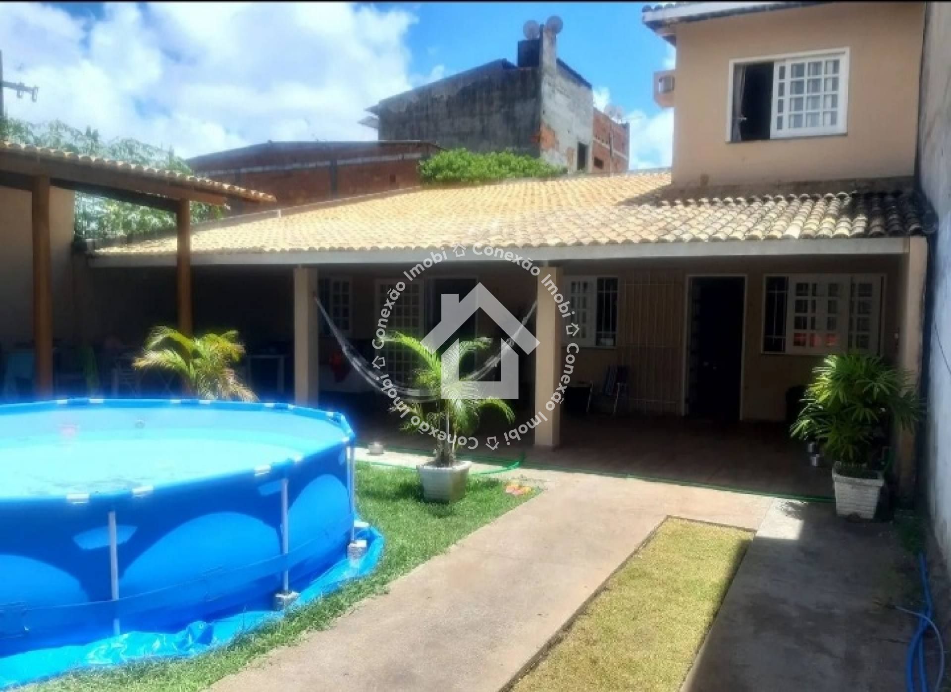 Casa à venda com 3 quartos e Ponto Comercial no bairro Aruana