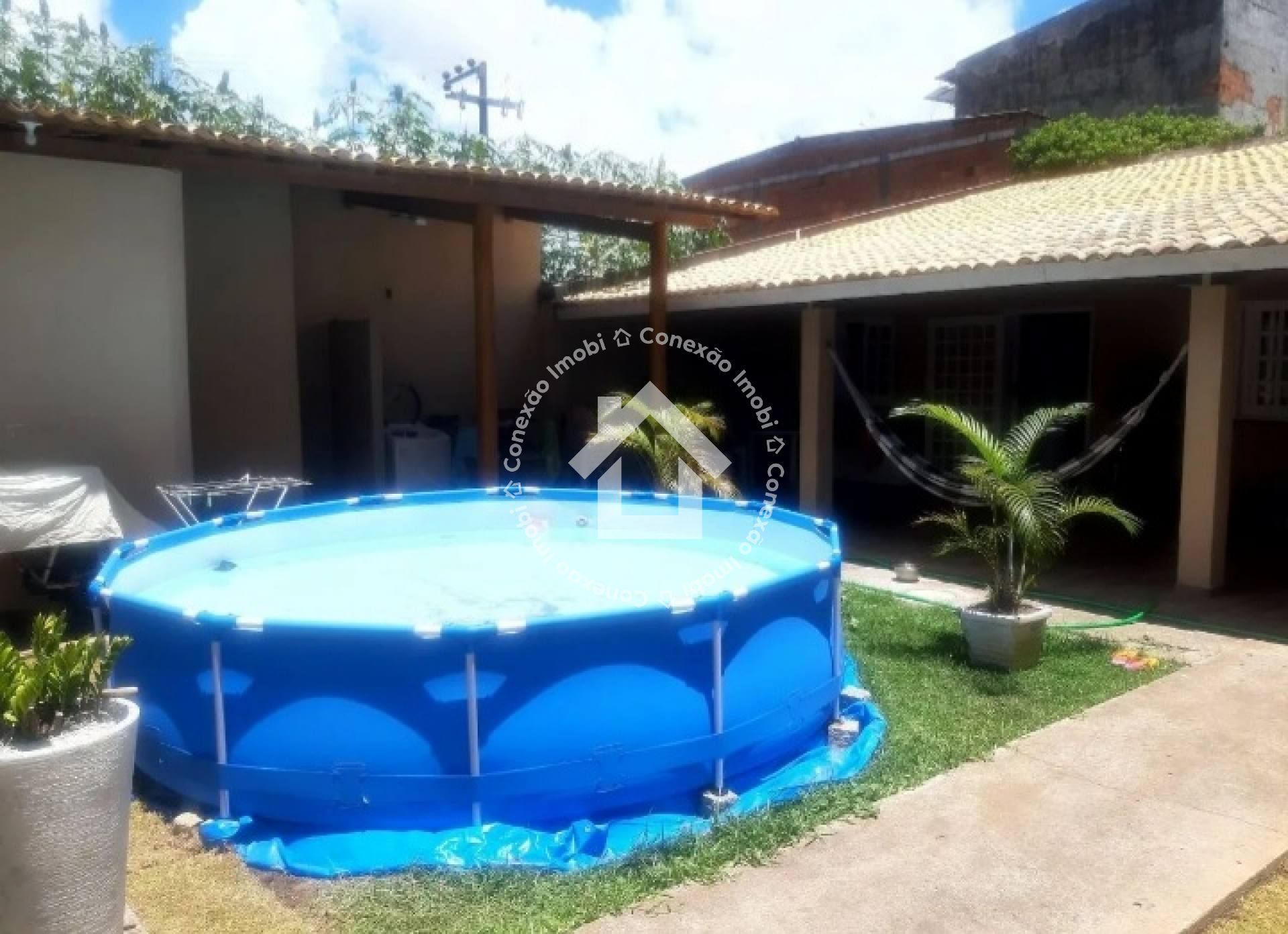 Casa à venda com 3 quartos e Ponto Comercial no bairro Aruana