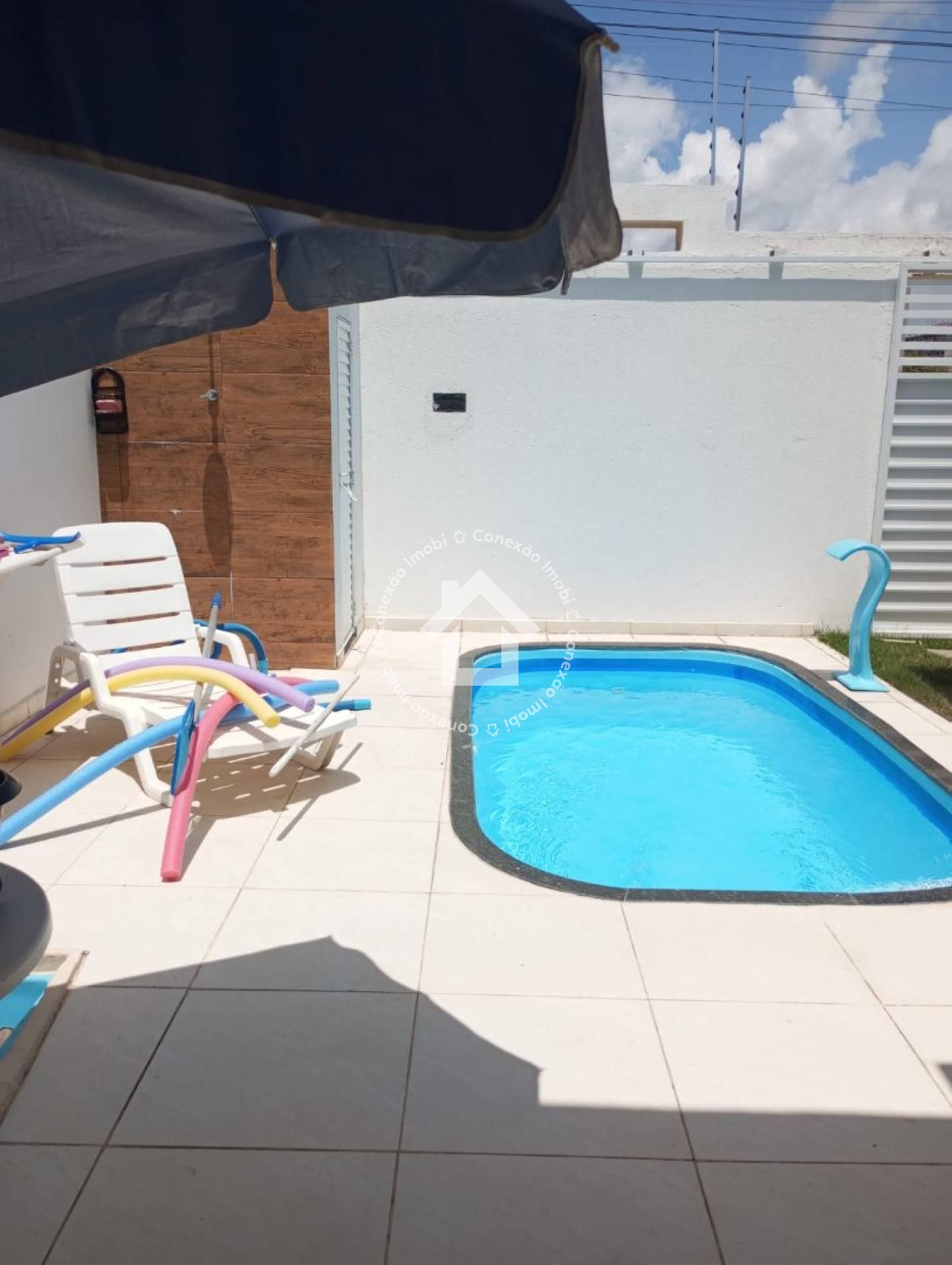 Casa com piscina na Aruana