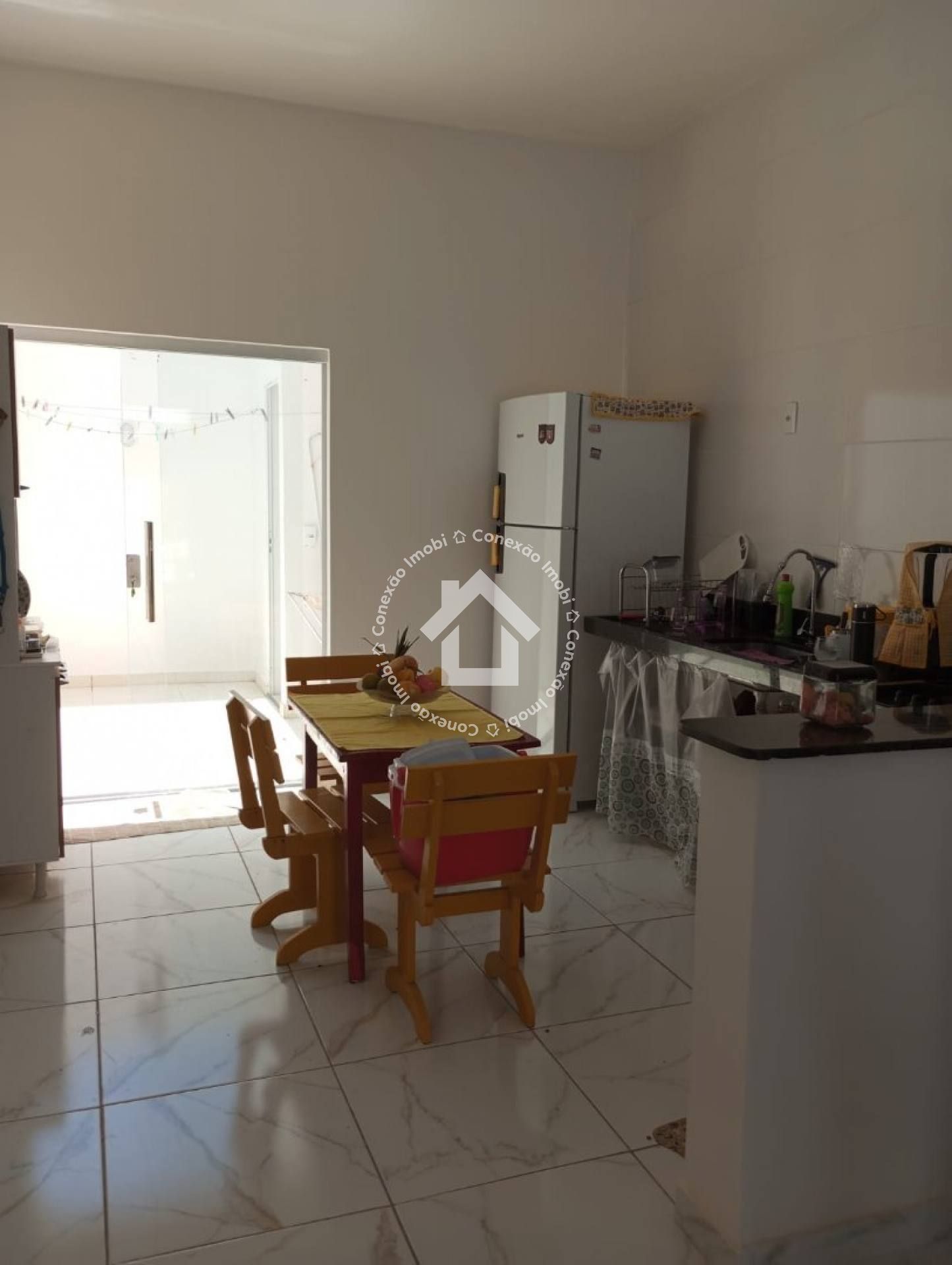 Casa com piscina na Aruana