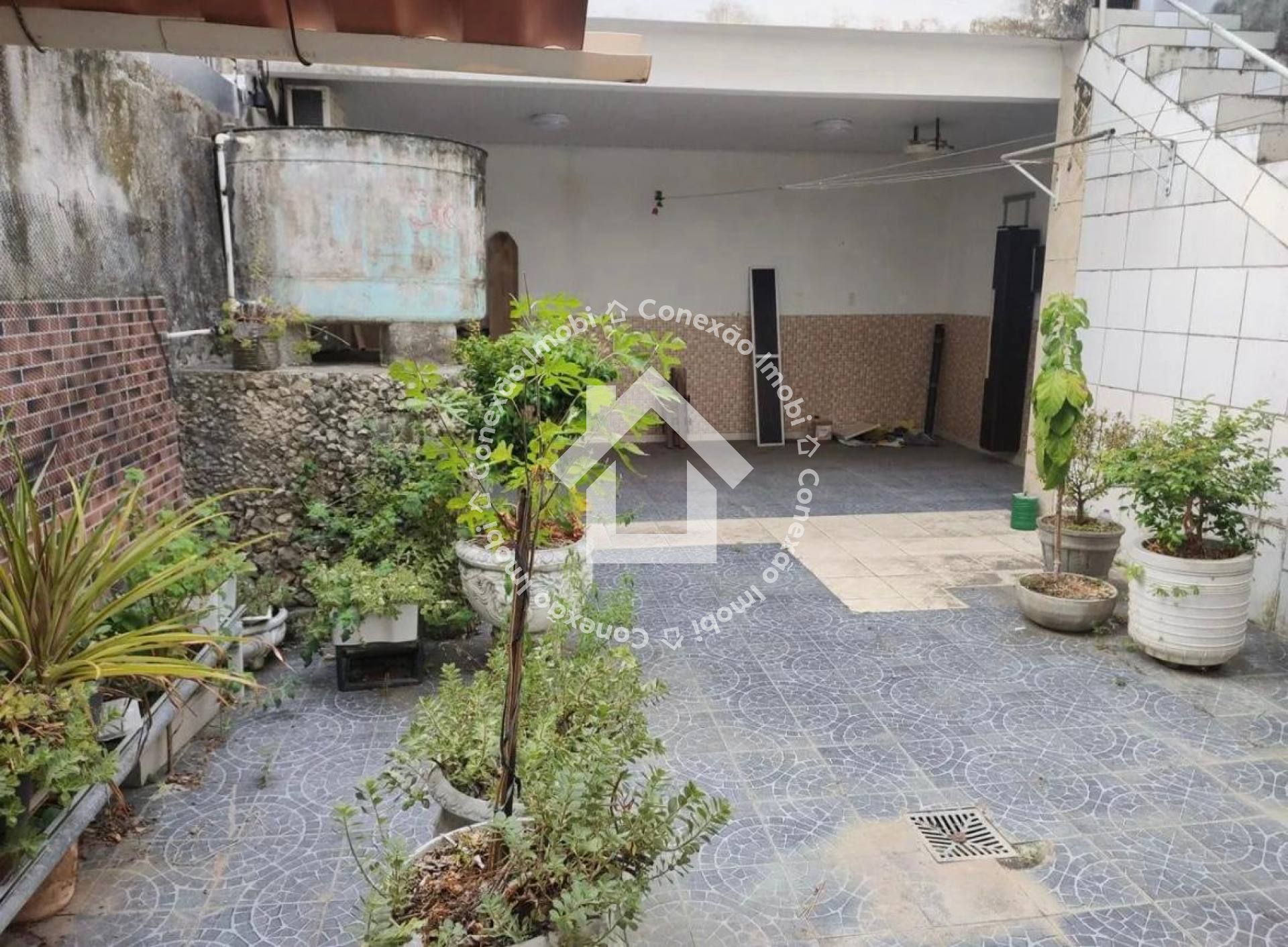 Casa com 3 pavimentos no Luzia