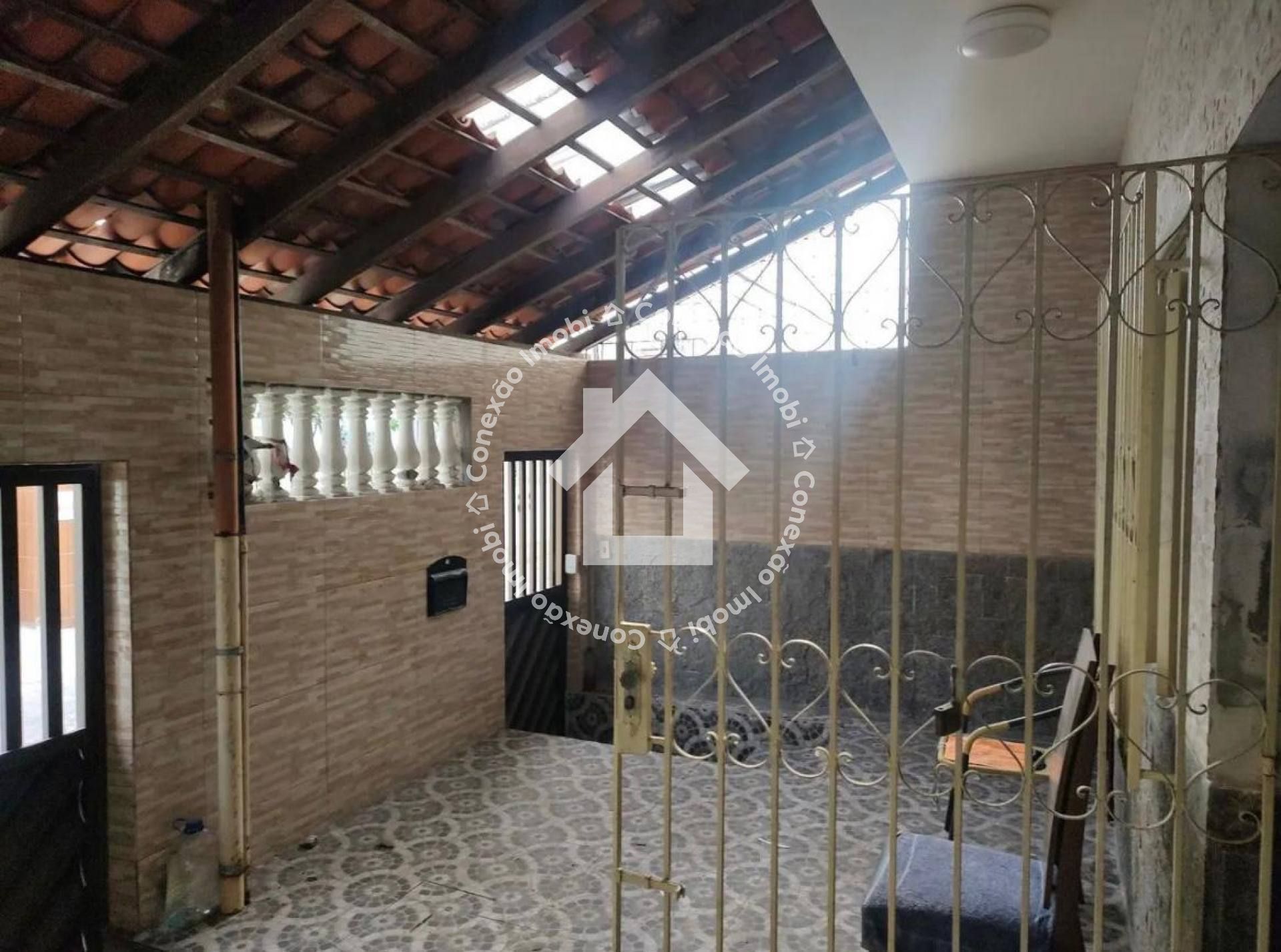 Casa com 3 pavimentos no Luzia