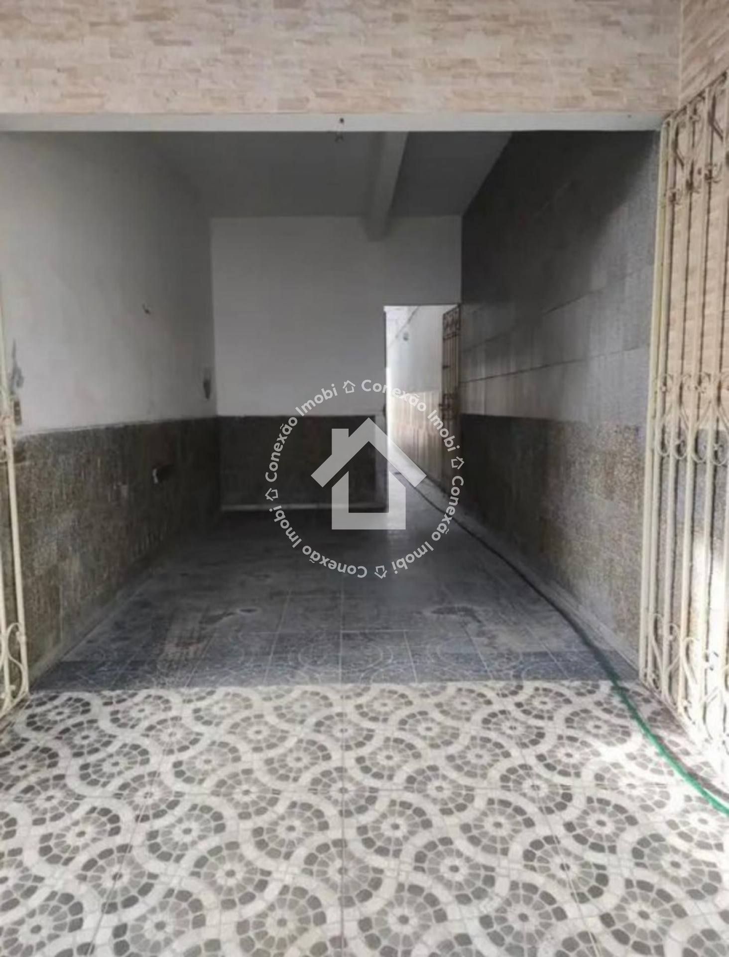 Casa com 3 pavimentos no Luzia