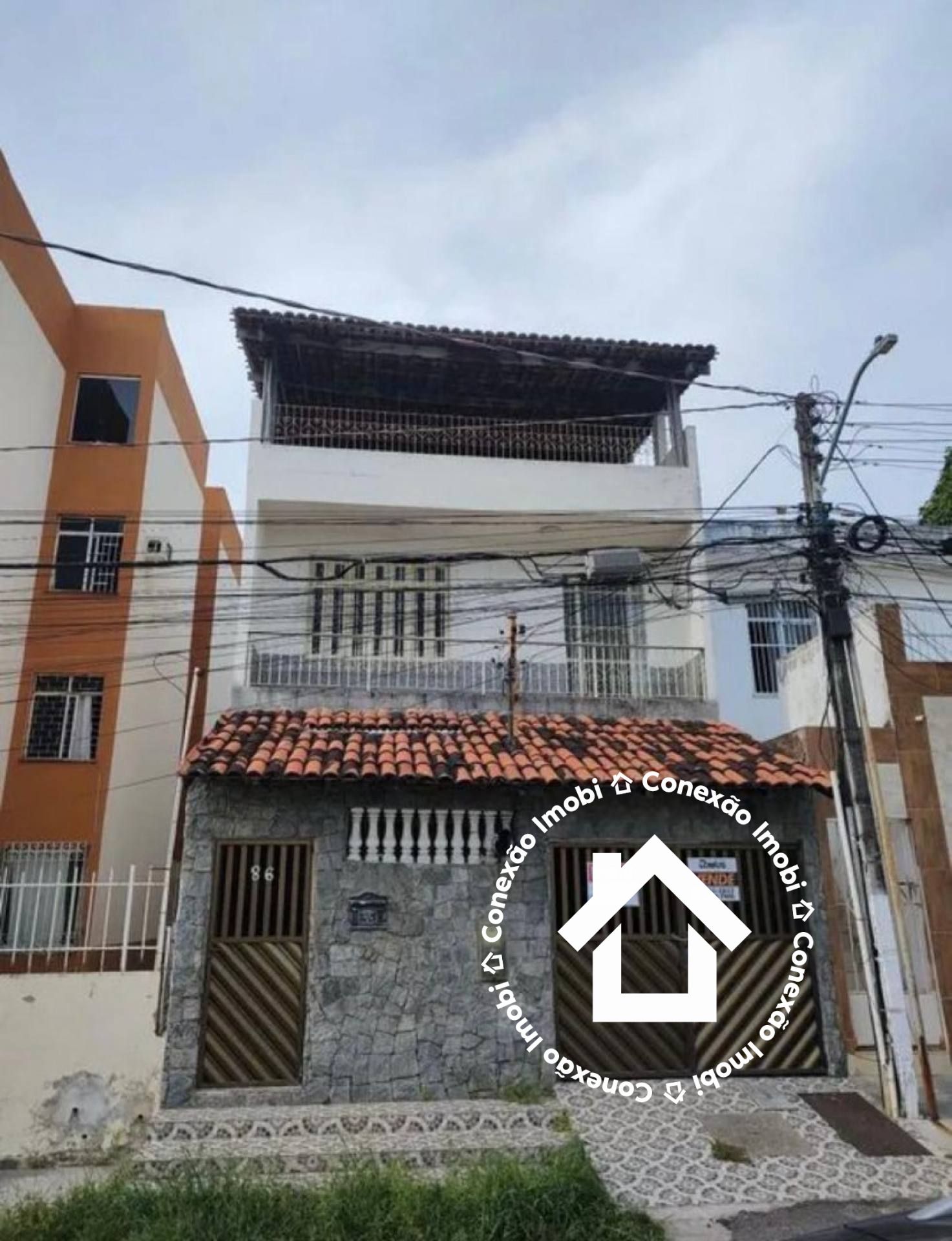 Casa com 3 pavimentos no Luzia