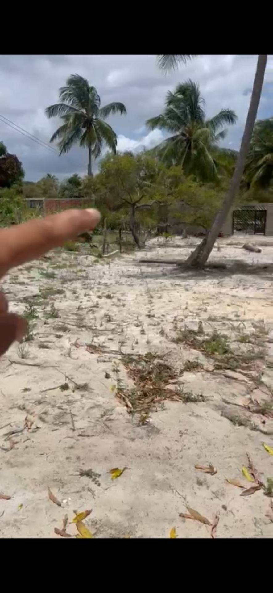 VENDE-SE Terreno em Pirambu-SE  17 x 58 Mais essa puxada lateral de 30 x 20