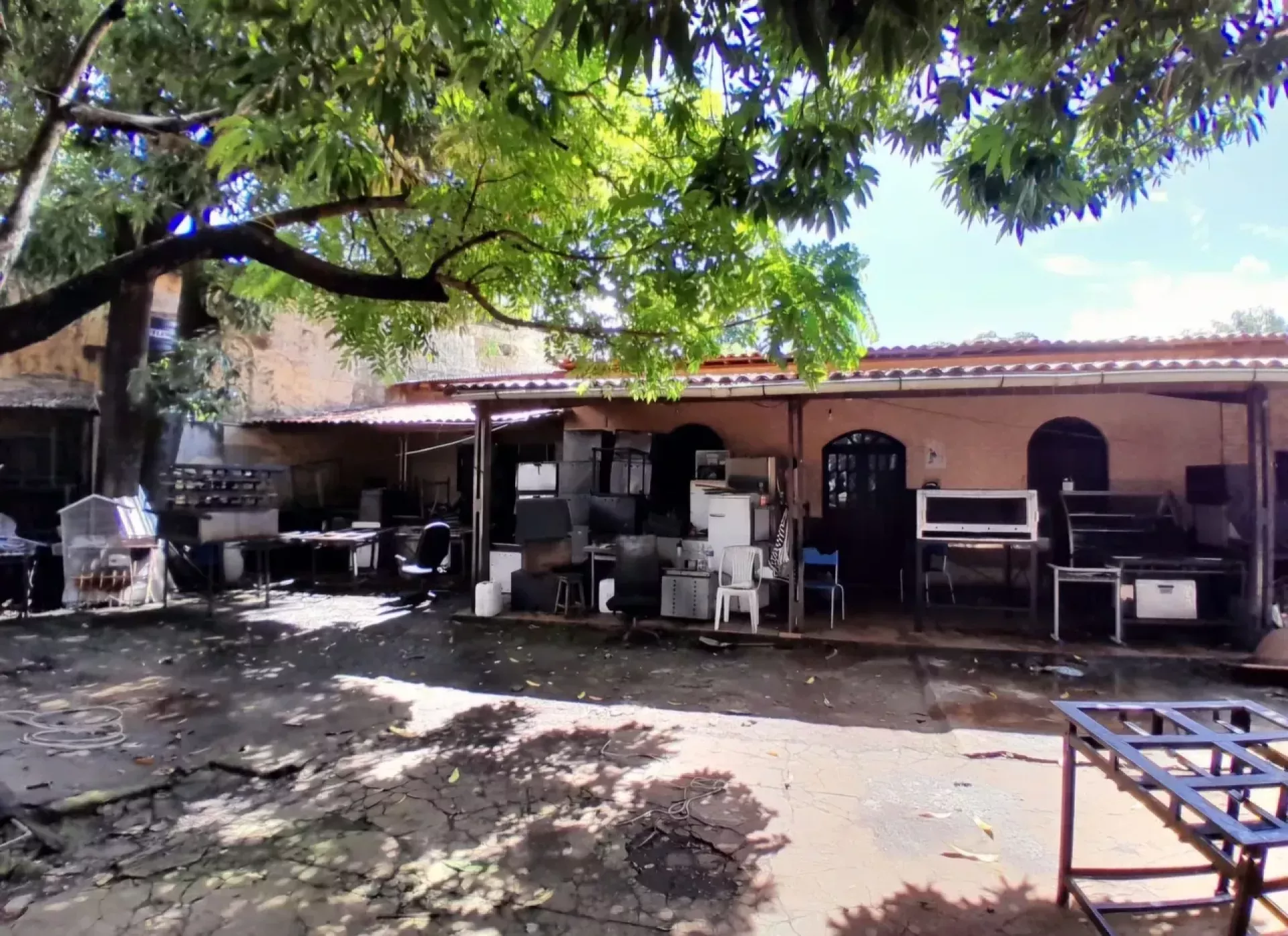 Terreno de 1.000m² com 2 casas no Siqueira Campos