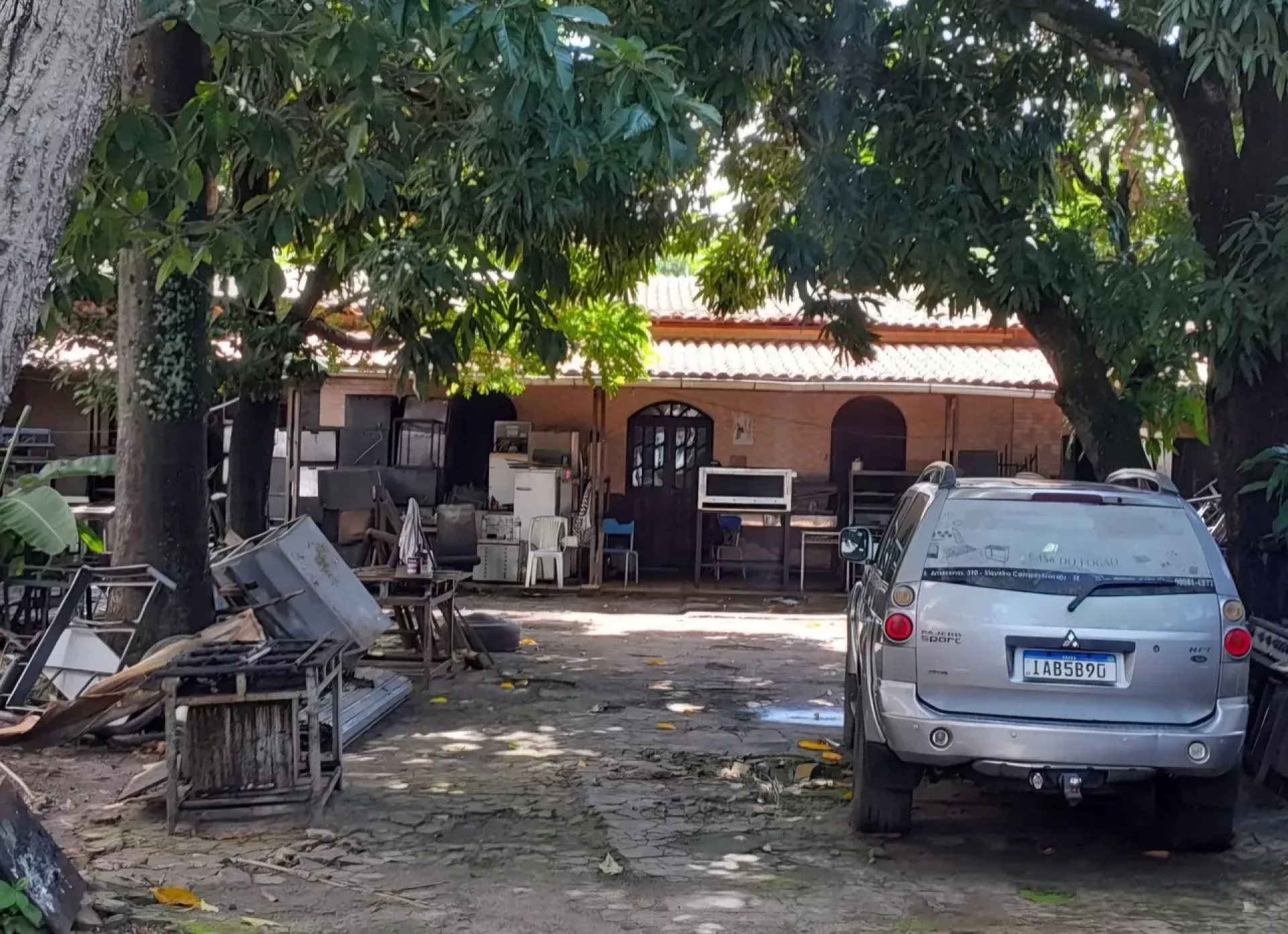 Terreno de 1.000m² com 2 casas no Siqueira Campos