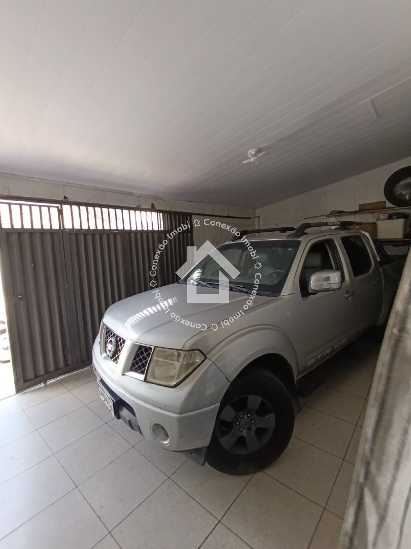 Casa à venda no Conjunto Eduardo Gomes com 3 quartos