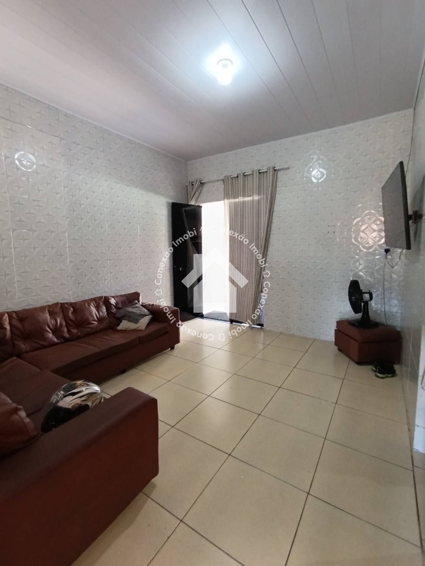 Casa à venda no Conjunto Eduardo Gomes com 3 quartos