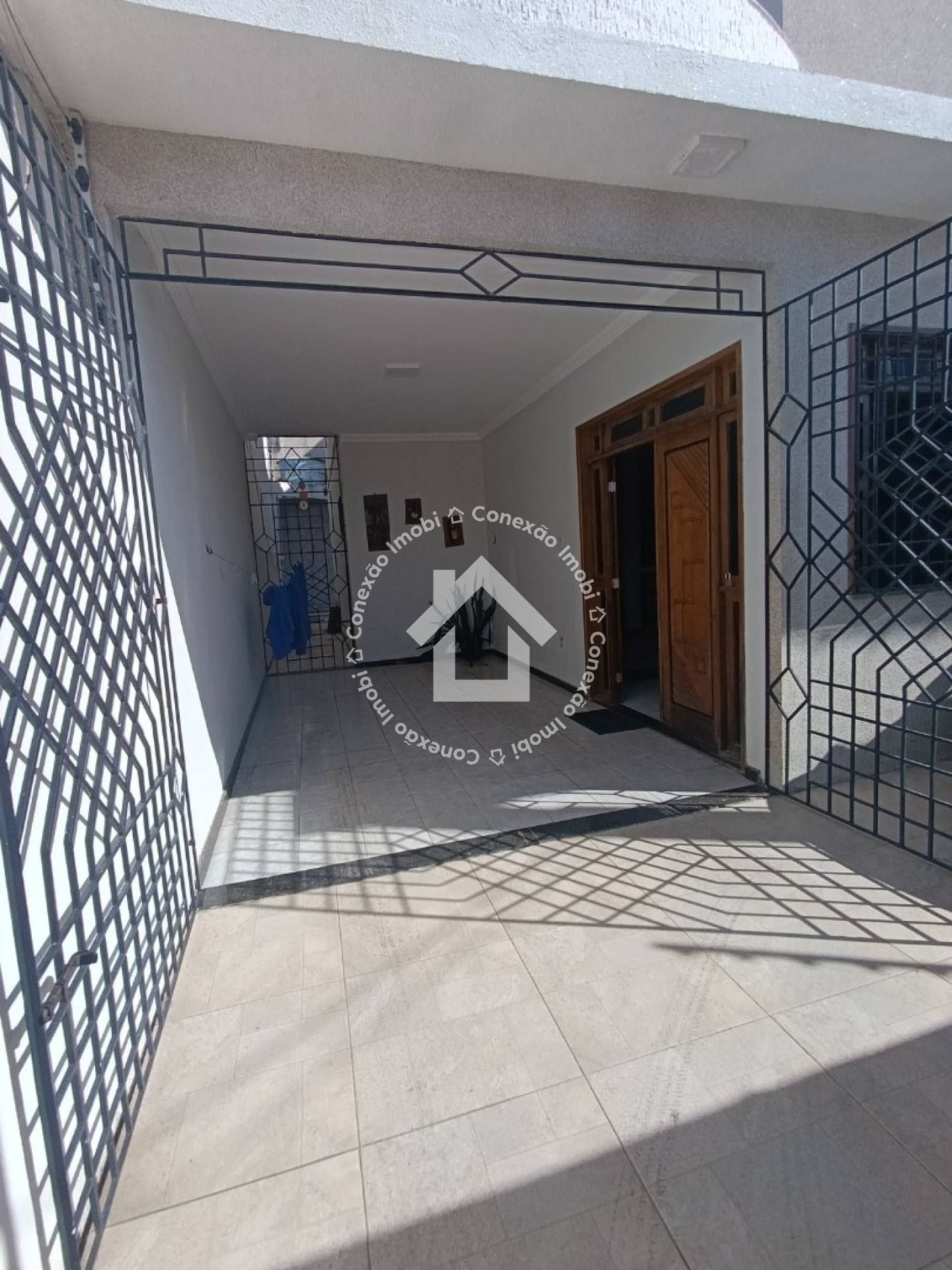 Casa duplex com 200m² e 3 suítes à venda no Bairro Aeroporto