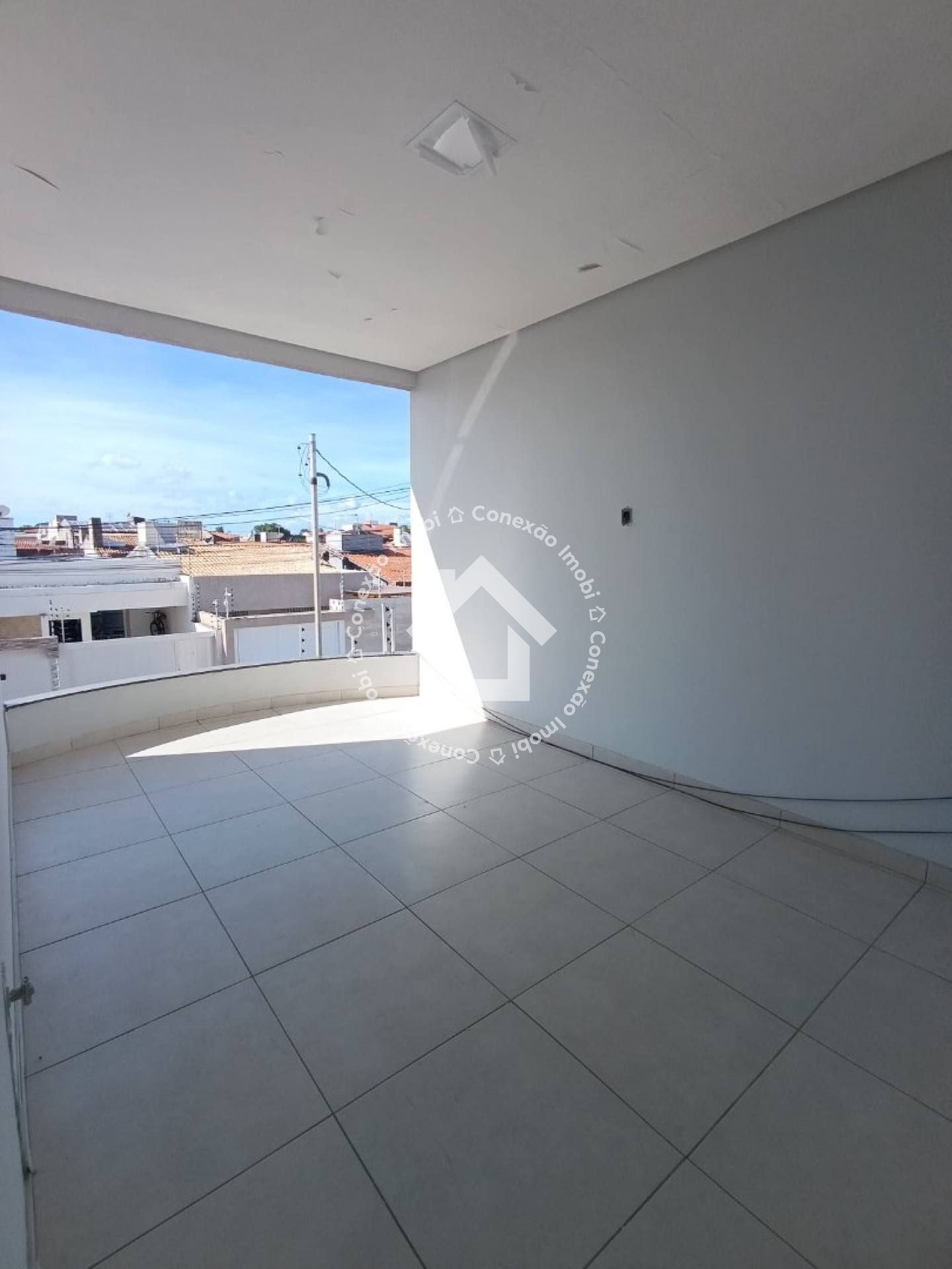 Casa duplex com 200m² e 3 suítes à venda no Bairro Aeroporto