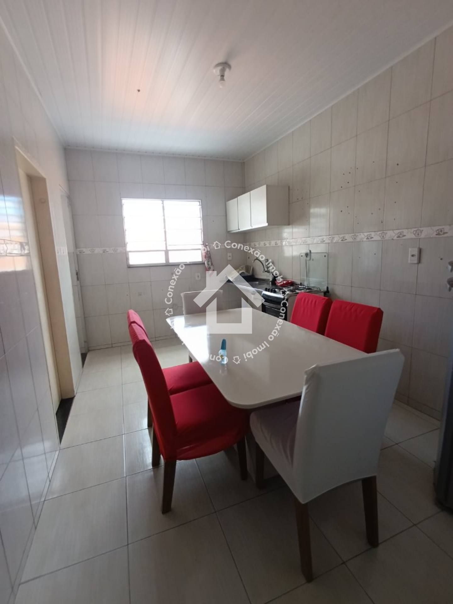 Casa duplex para vender com 6 quartos sendo 2 suítes e quintal no Bairro 18 do Forte em Aracaju