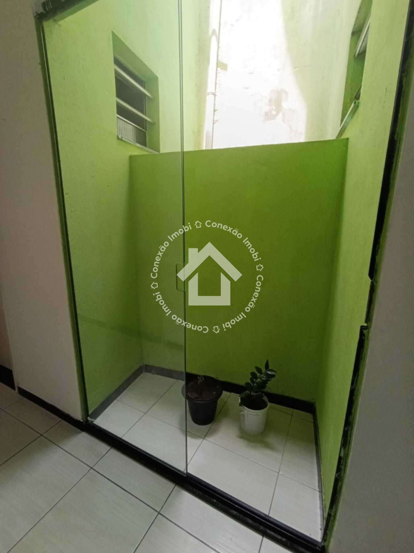 Casa duplex para vender com 6 quartos sendo 2 suítes e quintal no Bairro 18 do Forte em Aracaju