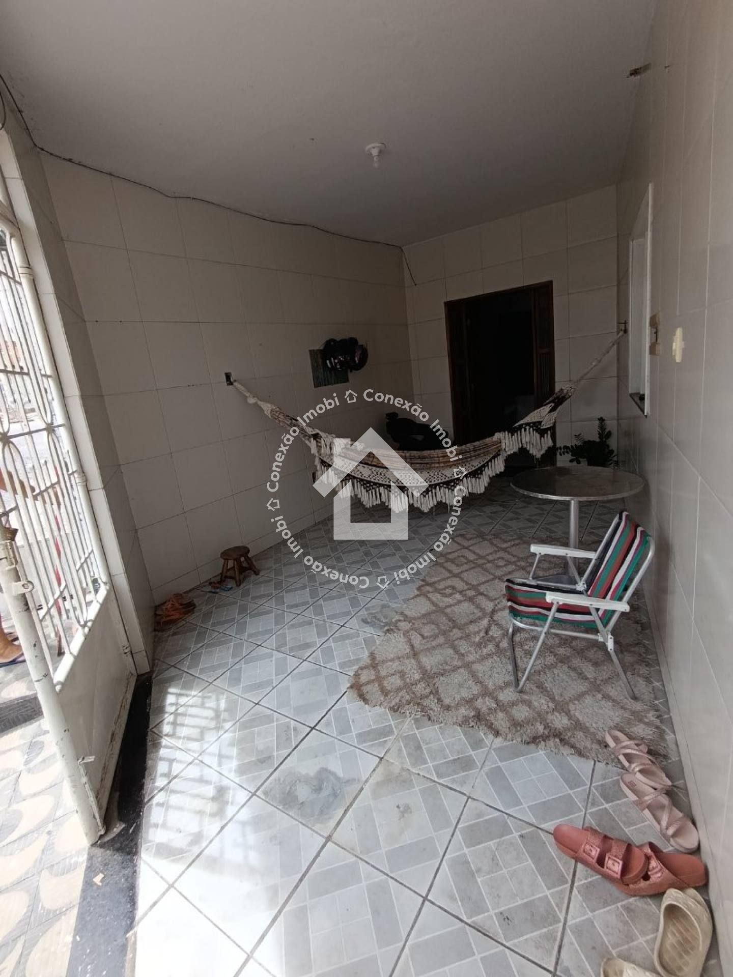 Casa duplex para vender com 6 quartos sendo 2 suítes e quintal no Bairro 18 do Forte em Aracaju