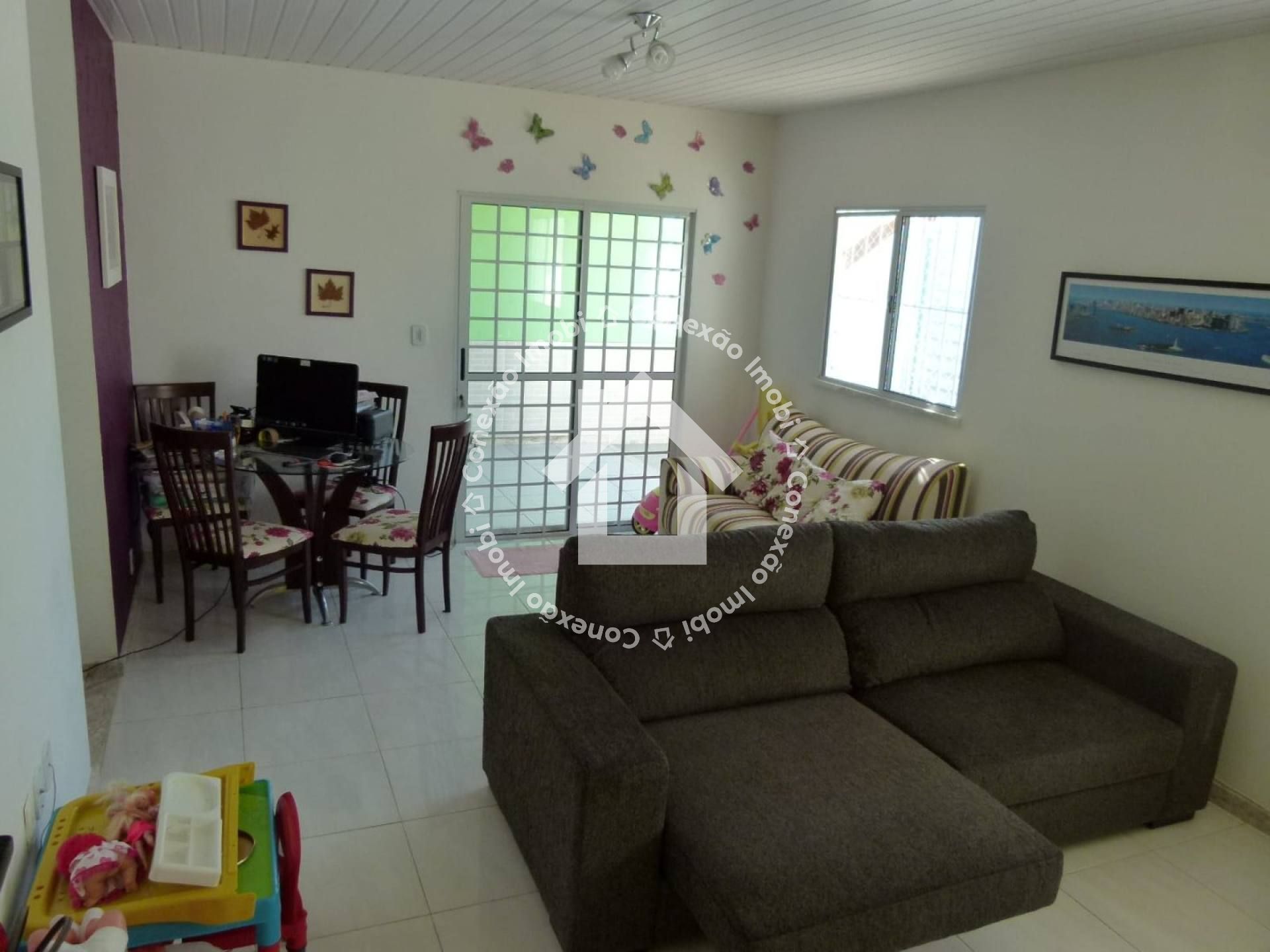 Casa pra vender com 2 quartos sendo 1 suíte no Bairro Aruana