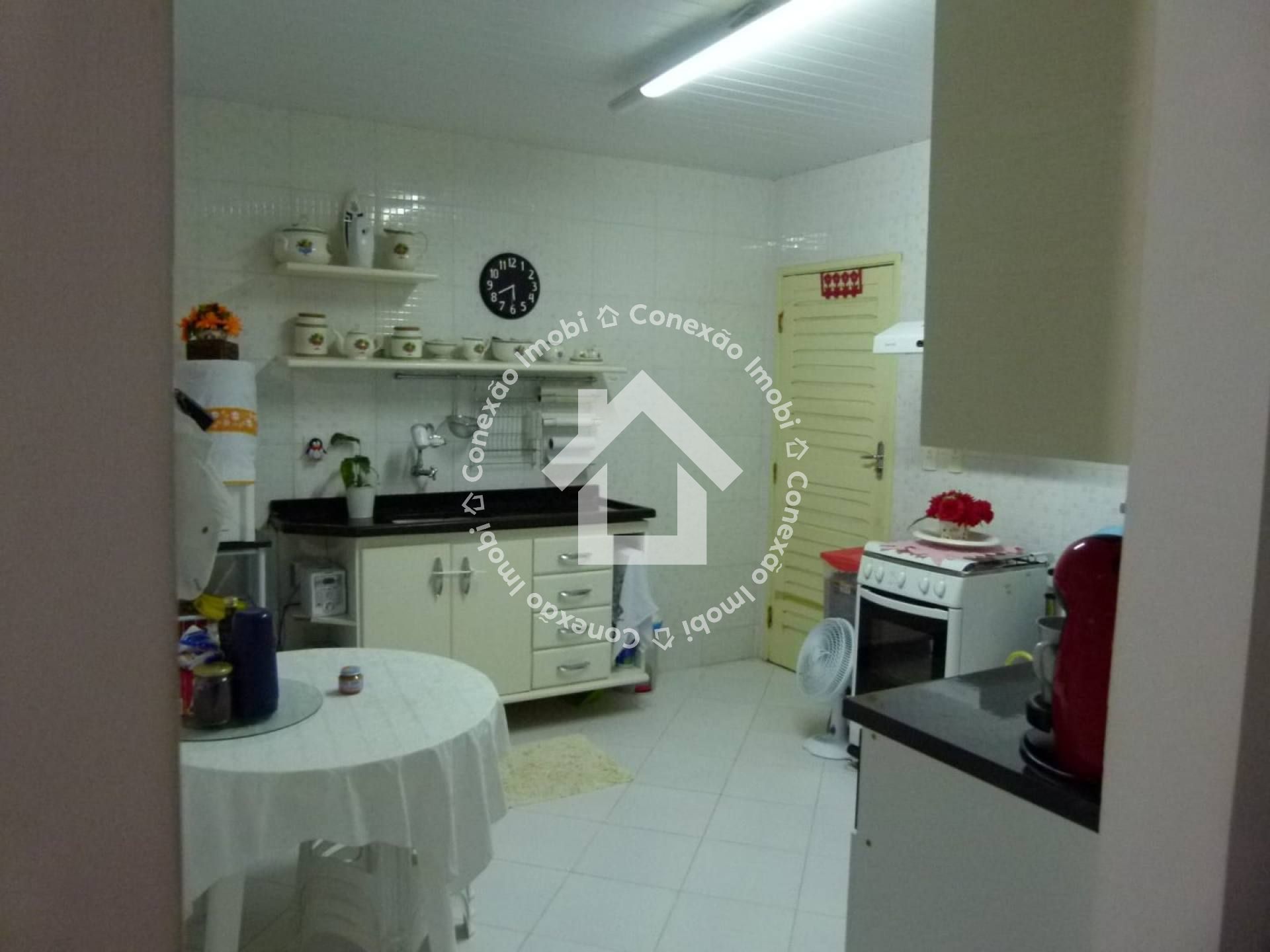 Casa pra vender com 2 quartos sendo 1 suíte no Bairro Aruana